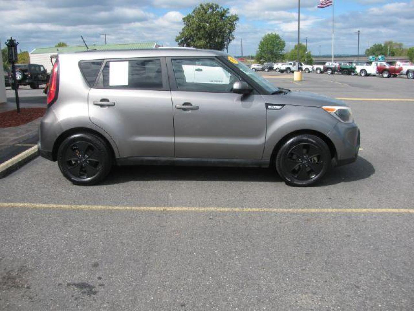 2016 Gray Kia Soul Base 6A (KNDJN2A28G7) with an 1.6L L4 DOHC 16V engine, 6-Speed Automatic transmission, located at 2443 Albert Pike, Hot Springs, AR, 71913, (501) 623-6255, 34.492222, -93.109993 - LISTED FEATURES MAY BE OPTIONAL AND NOT INCLUDED ON THIS VEHICLE!!! - Photo#1