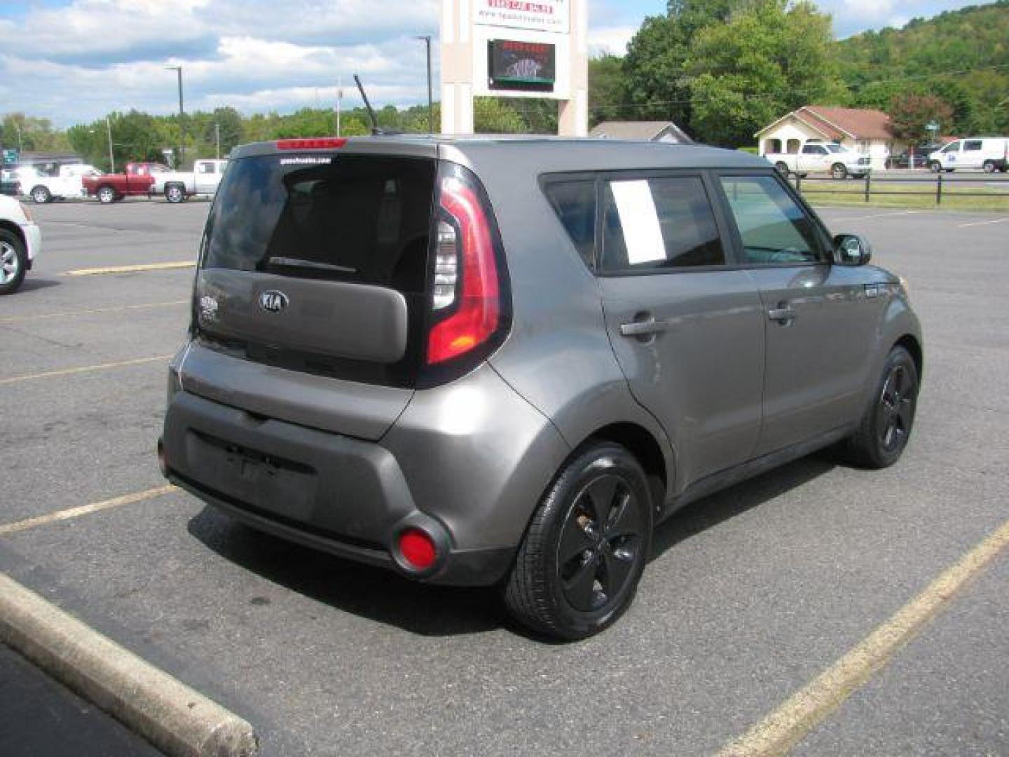 2016 Gray Kia Soul Base 6A (KNDJN2A28G7) with an 1.6L L4 DOHC 16V engine, 6-Speed Automatic transmission, located at 2443 Albert Pike, Hot Springs, AR, 71913, (501) 623-6255, 34.492222, -93.109993 - LISTED FEATURES MAY BE OPTIONAL AND NOT INCLUDED ON THIS VEHICLE!!! - Photo#2