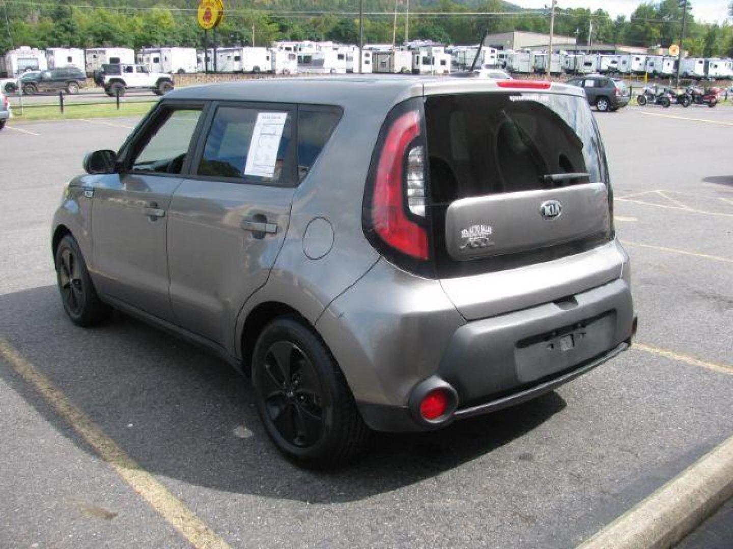 2016 Gray Kia Soul Base 6A (KNDJN2A28G7) with an 1.6L L4 DOHC 16V engine, 6-Speed Automatic transmission, located at 2443 Albert Pike, Hot Springs, AR, 71913, (501) 623-6255, 34.492222, -93.109993 - LISTED FEATURES MAY BE OPTIONAL AND NOT INCLUDED ON THIS VEHICLE!!! - Photo#3