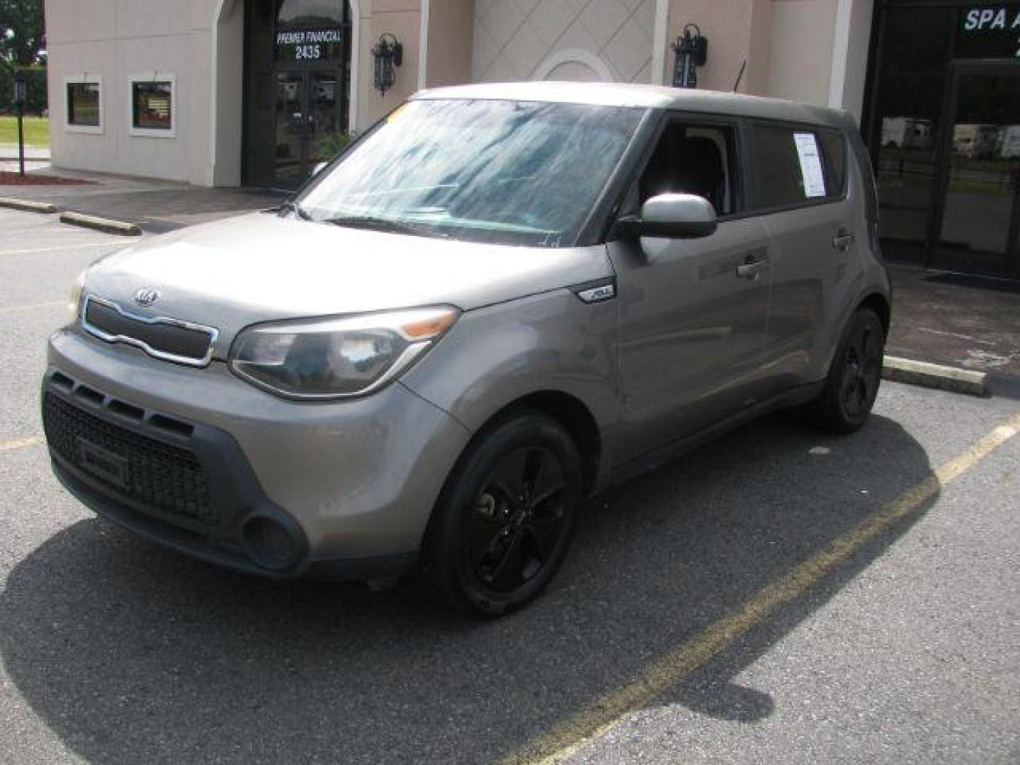 2016 Gray Kia Soul Base 6A (KNDJN2A28G7) with an 1.6L L4 DOHC 16V engine, 6-Speed Automatic transmission, located at 2443 Albert Pike, Hot Springs, AR, 71913, (501) 623-6255, 34.492222, -93.109993 - LISTED FEATURES MAY BE OPTIONAL AND NOT INCLUDED ON THIS VEHICLE!!! - Photo#5