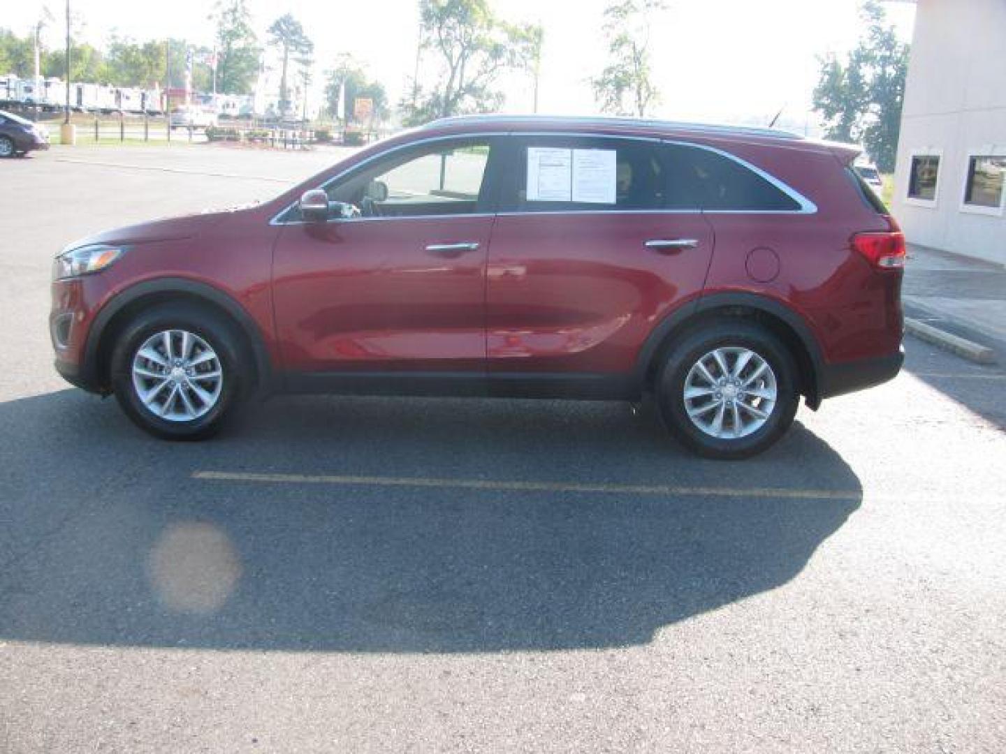 2017 Maroon Kia Sorento LX 2WD (5XYPG4A3XHG) with an 2.4L L4 DOHC 16V engine, 6-Speed Automatic transmission, located at 2443 Albert Pike, Hot Springs, AR, 71913, (501) 623-6255, 34.492222, -93.109993 - LISTED FEATURES MAY BE OPTIONAL AND NOT INCLUDED ON THIS VEHICLE!!! - Photo#4