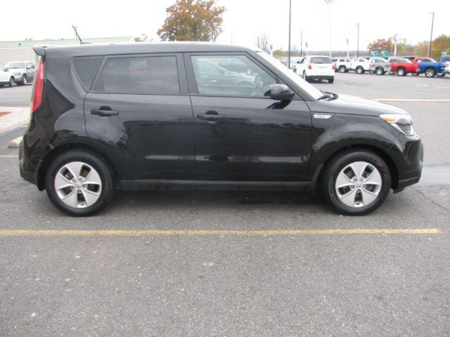 2015 Black Kia Soul Base (KNDJN2A29F7) with an 1.6L L4 DOHC 16V engine, located at 2443 Albert Pike, Hot Springs, AR, 71913, (501) 623-6255, 34.492222, -93.109993 - LISTED FEATURES MAY BE OPTIONAL AND NOT INCLUDED ON THIS VEHICLE!!! - Photo#4