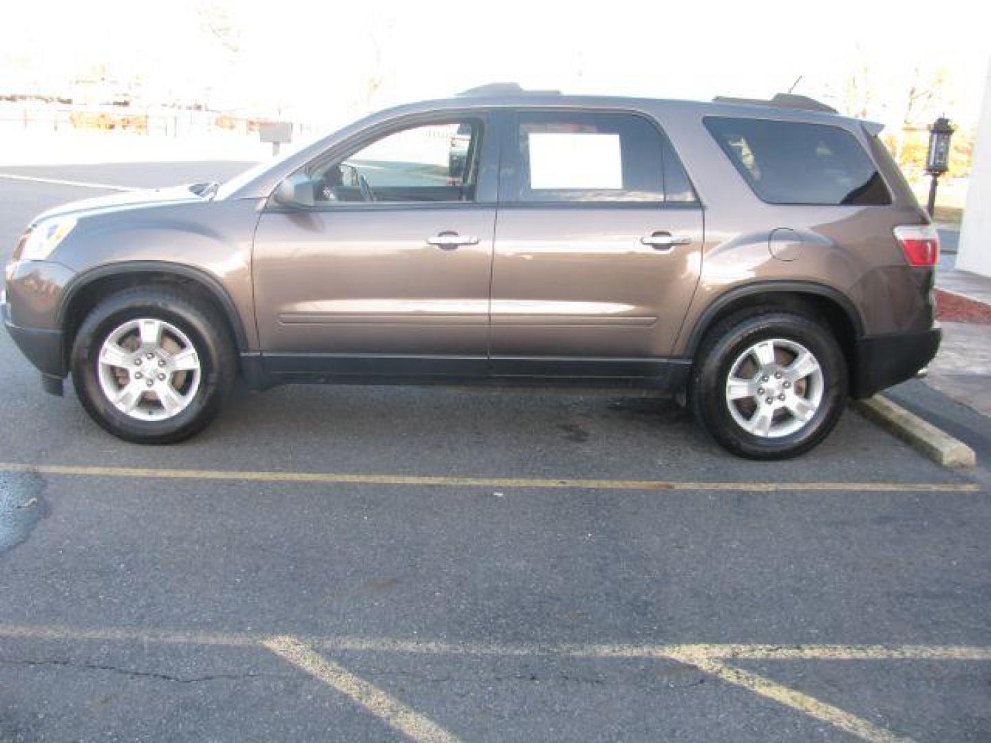 2011 Brown GMC Acadia SLE-2 FWD (1GKKRPED3BJ) with an 3.6L V6 DOHC 24V engine, 6-Speed Automatic transmission, located at 2443 Albert Pike, Hot Springs, AR, 71913, (501) 623-6255, 34.492222, -93.109993 - Photo#1