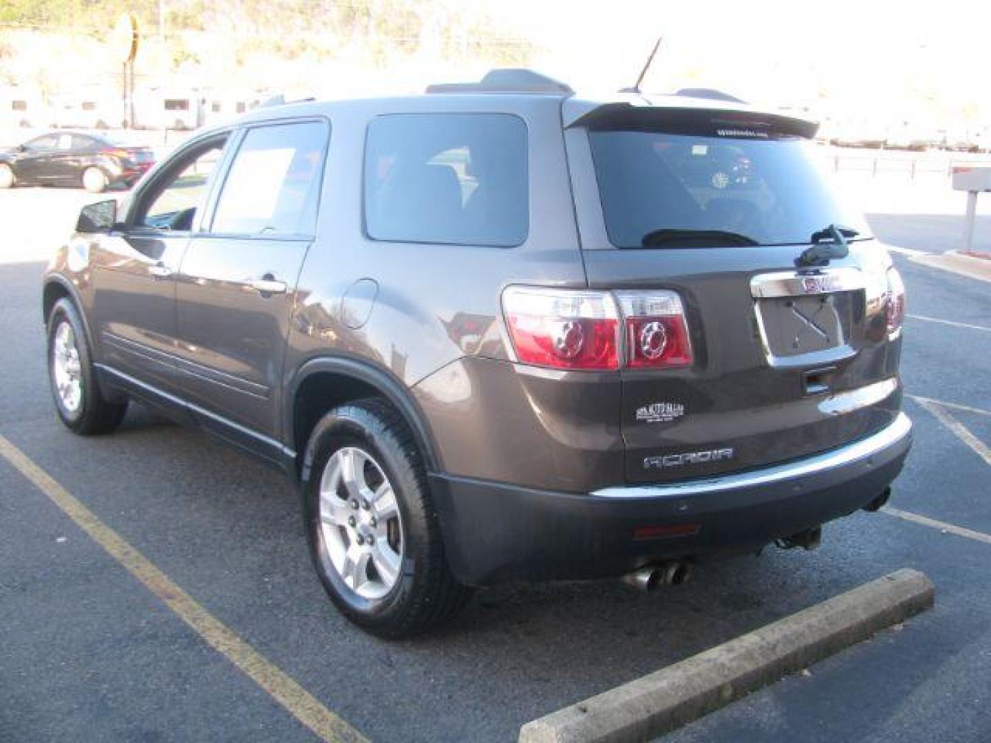 2011 Brown GMC Acadia SLE-2 FWD (1GKKRPED3BJ) with an 3.6L V6 DOHC 24V engine, 6-Speed Automatic transmission, located at 2443 Albert Pike, Hot Springs, AR, 71913, (501) 623-6255, 34.492222, -93.109993 - Photo#2