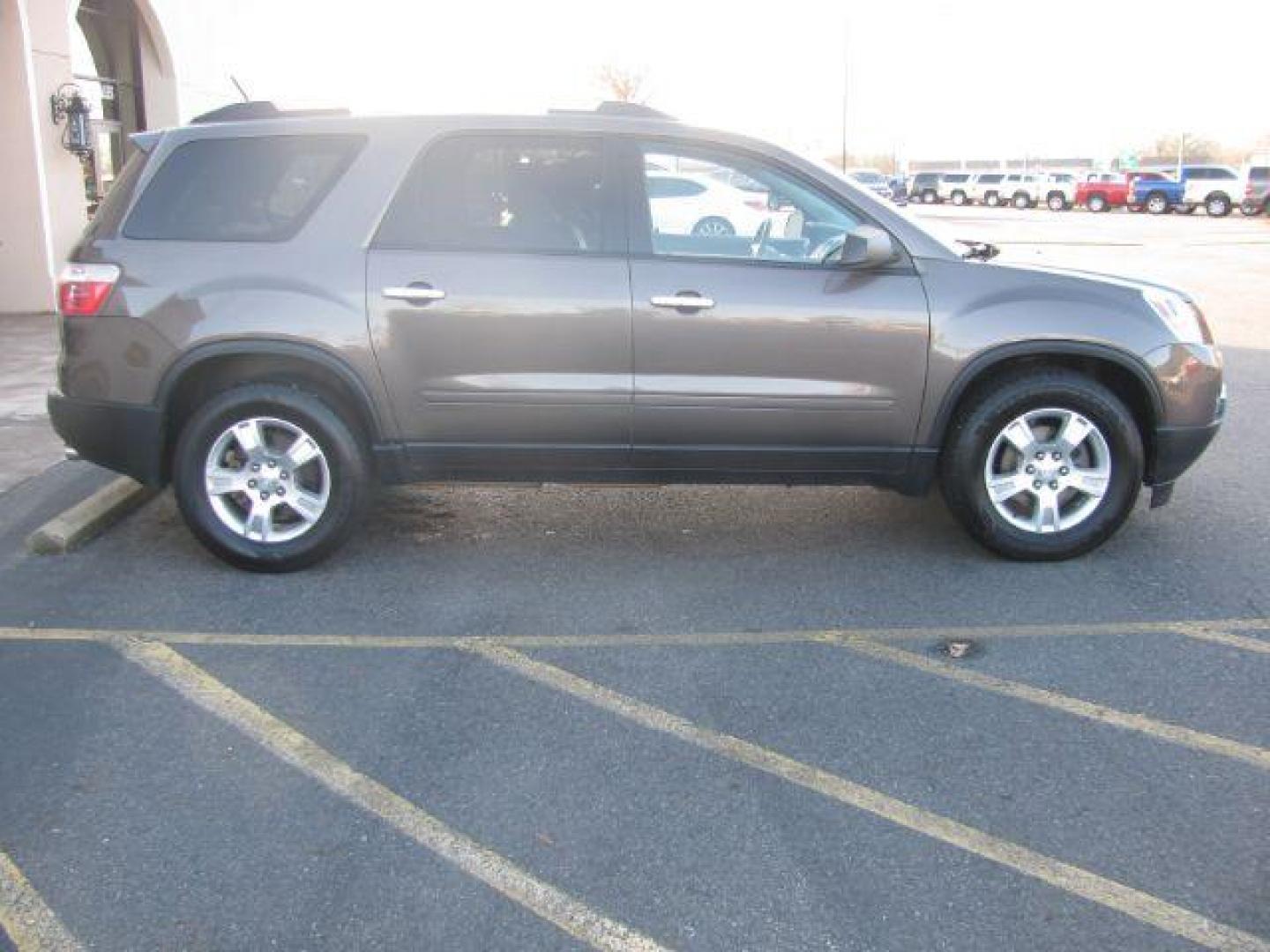 2011 Brown GMC Acadia SLE-2 FWD (1GKKRPED3BJ) with an 3.6L V6 DOHC 24V engine, 6-Speed Automatic transmission, located at 2443 Albert Pike, Hot Springs, AR, 71913, (501) 623-6255, 34.492222, -93.109993 - Photo#4