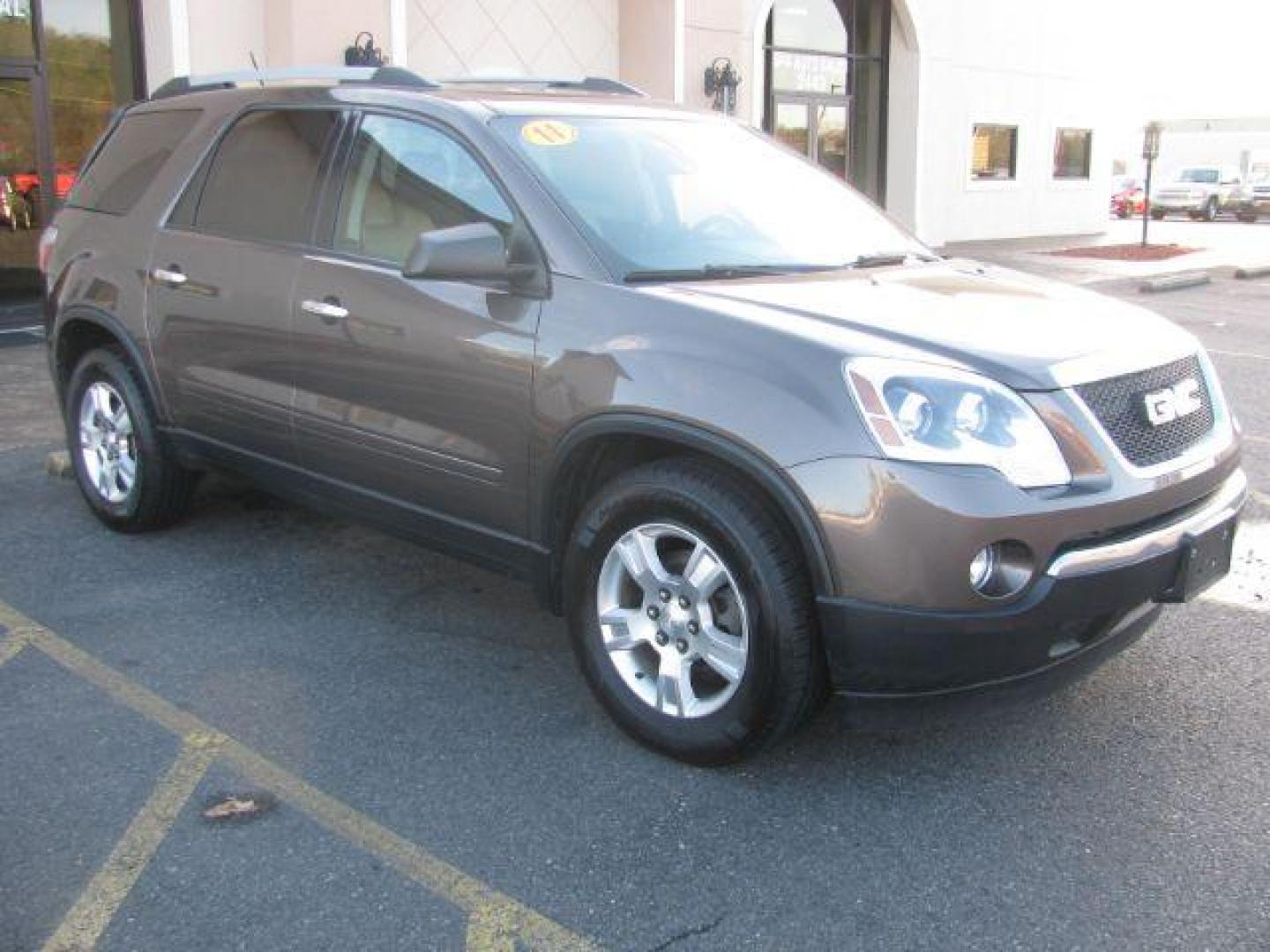 2011 Brown GMC Acadia SLE-2 FWD (1GKKRPED3BJ) with an 3.6L V6 DOHC 24V engine, 6-Speed Automatic transmission, located at 2443 Albert Pike, Hot Springs, AR, 71913, (501) 623-6255, 34.492222, -93.109993 - Photo#5