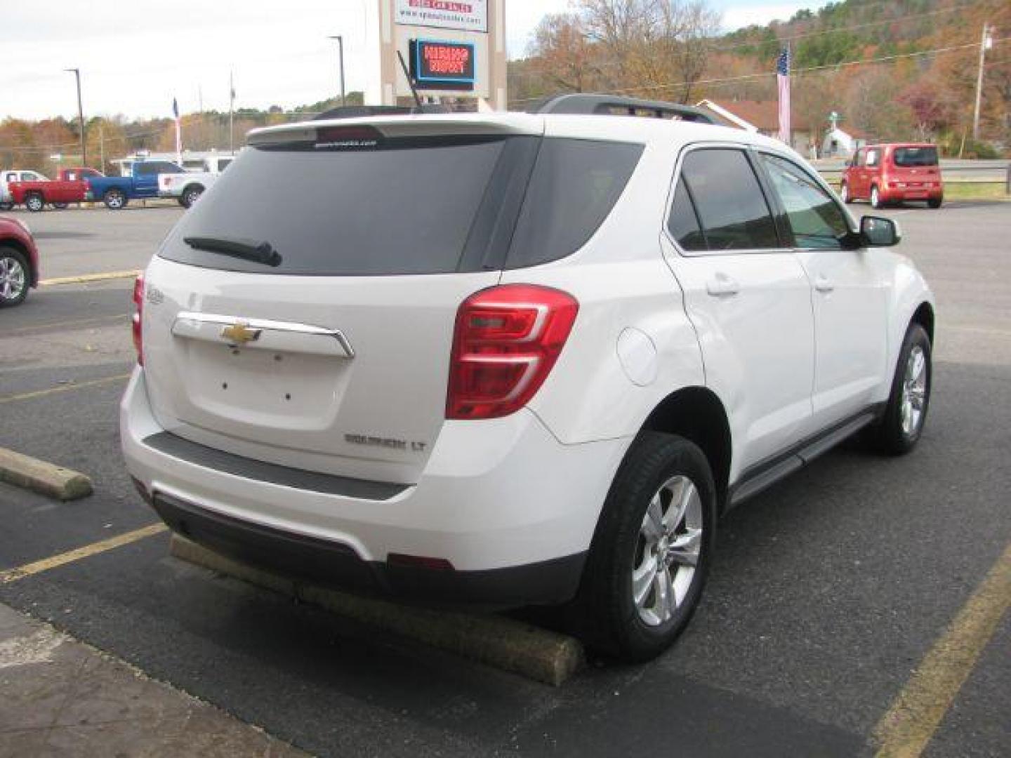 2016 White Chevrolet Equinox LT 2WD (2GNALCEKXG6) with an 2.4L L4 DOHC 16V FFV engine, 6-Speed Automatic transmission, located at 2443 Albert Pike, Hot Springs, AR, 71913, (501) 623-6255, 34.492222, -93.109993 - Photo#3