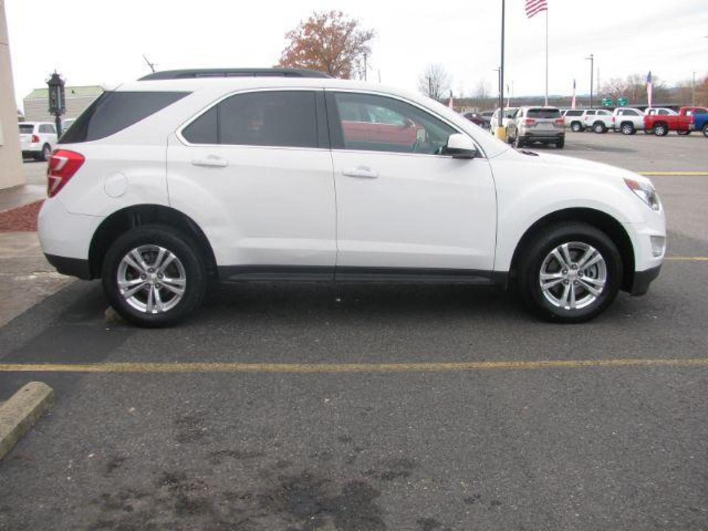 2016 White Chevrolet Equinox LT 2WD (2GNALCEKXG6) with an 2.4L L4 DOHC 16V FFV engine, 6-Speed Automatic transmission, located at 2443 Albert Pike, Hot Springs, AR, 71913, (501) 623-6255, 34.492222, -93.109993 - Photo#4