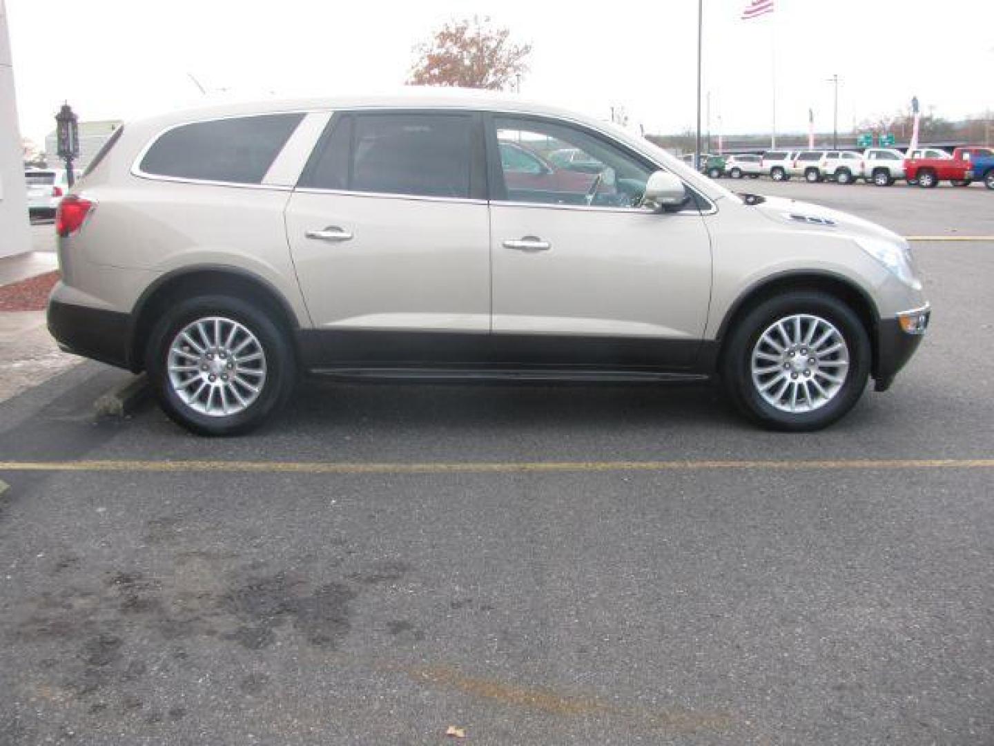 2012 Tan Buick Enclave Leather FWD (5GAKRCED0CJ) with an 3.6L V6 DOHC 24V engine, 6-Speed Automatic Overdrive transmission, located at 2443 Albert Pike, Hot Springs, AR, 71913, (501) 623-6255, 34.492222, -93.109993 - Photo#4