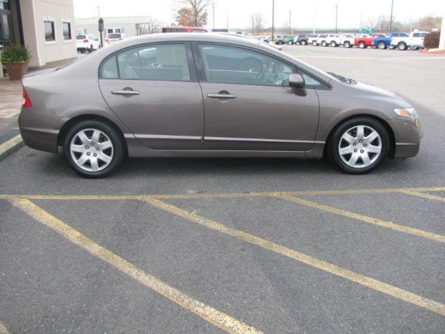 2010 Gray Honda Civic LX Sedan 5-Speed AT (2HGFA1F53AH) with an 1.8L L4 SOHC 16V engine, 5-Speed Automatic transmission, located at 2443 Albert Pike, Hot Springs, AR, 71913, (501) 623-6255, 34.492222, -93.109993 - Photo#4