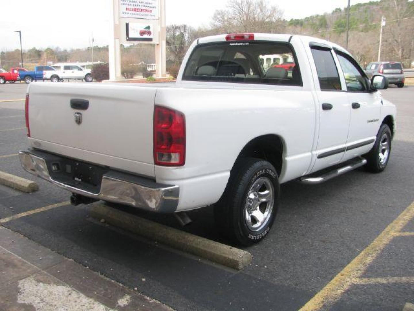 2005 White Dodge Ram 1500 ST Quad Cab Short Bed 2WD (1D7HA18K75J) with an 3.7L V6 SOHC 12V engine, located at 2443 Albert Pike, Hot Springs, AR, 71913, (501) 623-6255, 34.492222, -93.109993 - Photo#4