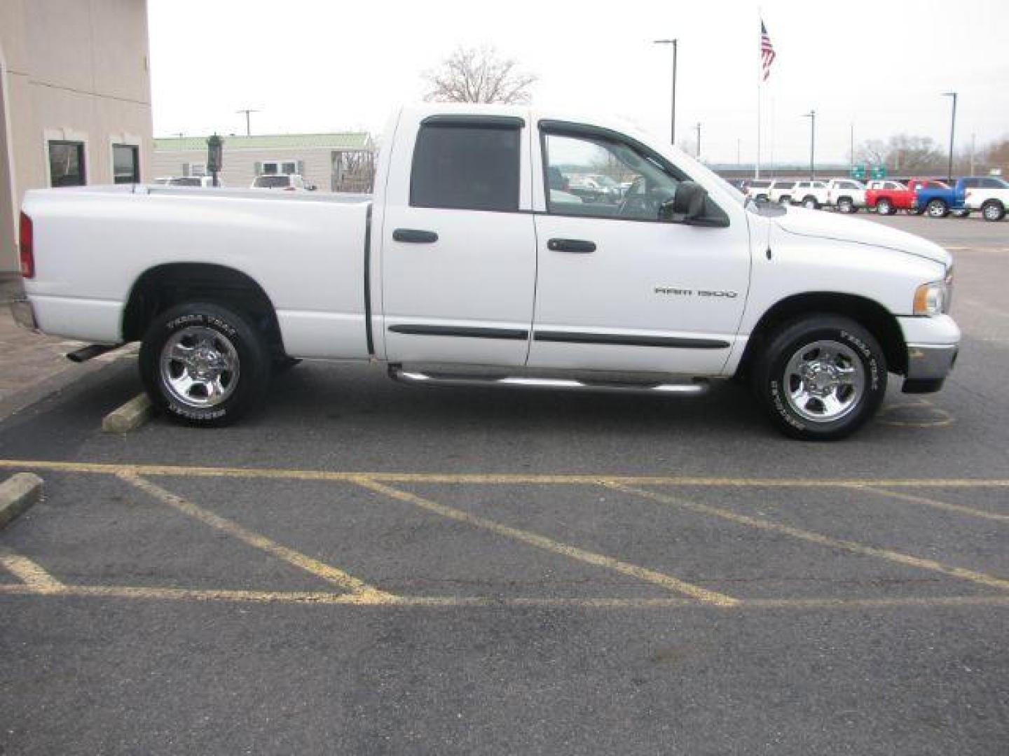 2005 White Dodge Ram 1500 ST Quad Cab Short Bed 2WD (1D7HA18K75J) with an 3.7L V6 SOHC 12V engine, located at 2443 Albert Pike, Hot Springs, AR, 71913, (501) 623-6255, 34.492222, -93.109993 - Photo#5