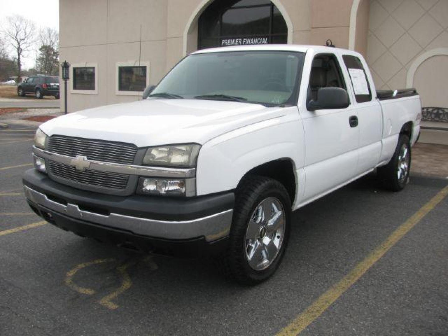 2004 White Chevrolet Silverado 1500 Work Truck Ext. Cab Short Bed 4WD (1GCEK19T74Z) with an 5.3L V8 OHV 16V engine, 4-Speed Automatic transmission, located at 2443 Albert Pike, Hot Springs, AR, 71913, (501) 623-6255, 34.492222, -93.109993 - Photo#0