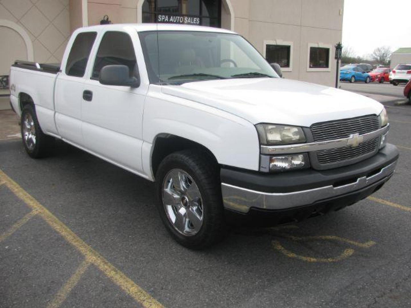 2004 White Chevrolet Silverado 1500 Work Truck Ext. Cab Short Bed 4WD (1GCEK19T74Z) with an 5.3L V8 OHV 16V engine, 4-Speed Automatic transmission, located at 2443 Albert Pike, Hot Springs, AR, 71913, (501) 623-6255, 34.492222, -93.109993 - Photo#6