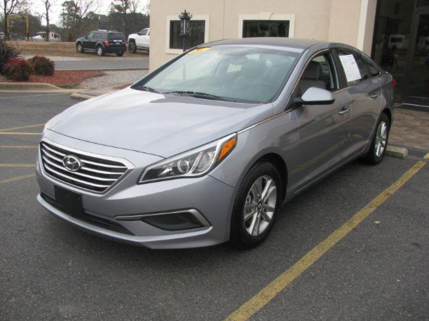 2016 Silver Hyundai Sonata SE (5NPE24AF2GH) with an 2.4L L4 DOHC 16V engine, 7-Speed Automatic transmission, located at 2443 Albert Pike, Hot Springs, AR, 71913, (501) 623-6255, 34.492222, -93.109993 - Photo#0