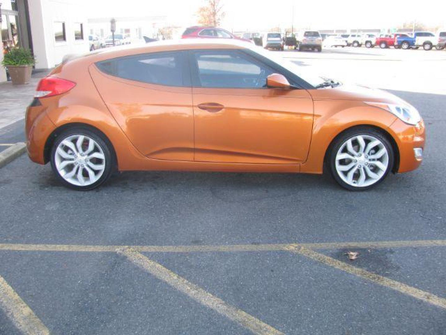 2013 Orange Hyundai Veloster Base (KMHTC6AD0DU) with an 1.6L L4 DOHC 16V engine, located at 2443 Albert Pike, Hot Springs, AR, 71913, (501) 623-6255, 34.492222, -93.109993 - Photo#4