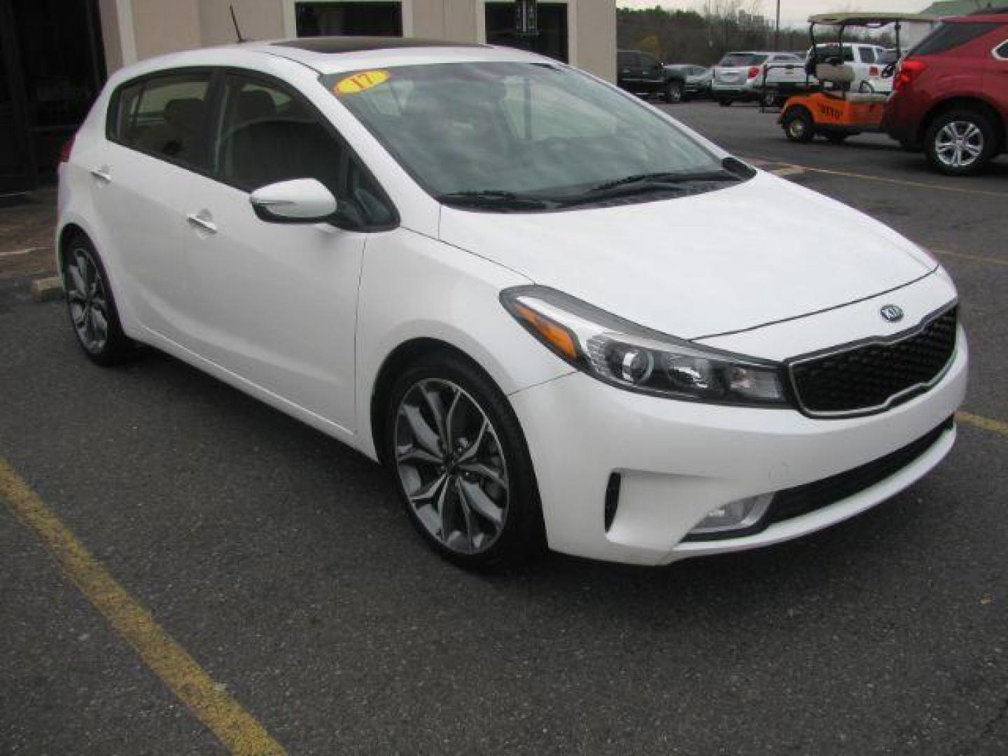 2017 White Kia Forte 5-Door EX (KNAFX5A81H5) with an 2.0L L4 DOHC 16V engine, 6-Speed Automatic transmission, located at 2443 Albert Pike, Hot Springs, AR, 71913, (501) 623-6255, 34.492222, -93.109993 - Photo#5