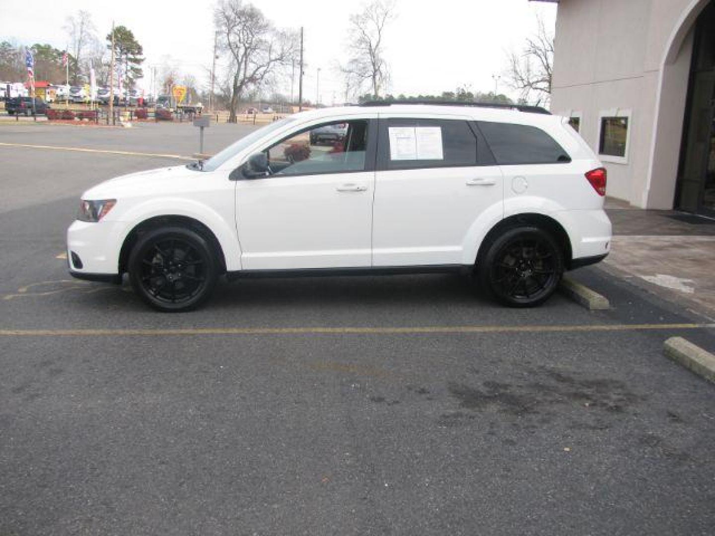 2016 White Dodge Journey SXT (3C4PDCBG6GT) with an 3.6L V6 DOHC 24V engine, 6-Speed Automatic transmission, located at 2443 Albert Pike, Hot Springs, AR, 71913, (501) 623-6255, 34.492222, -93.109993 - Photo#1