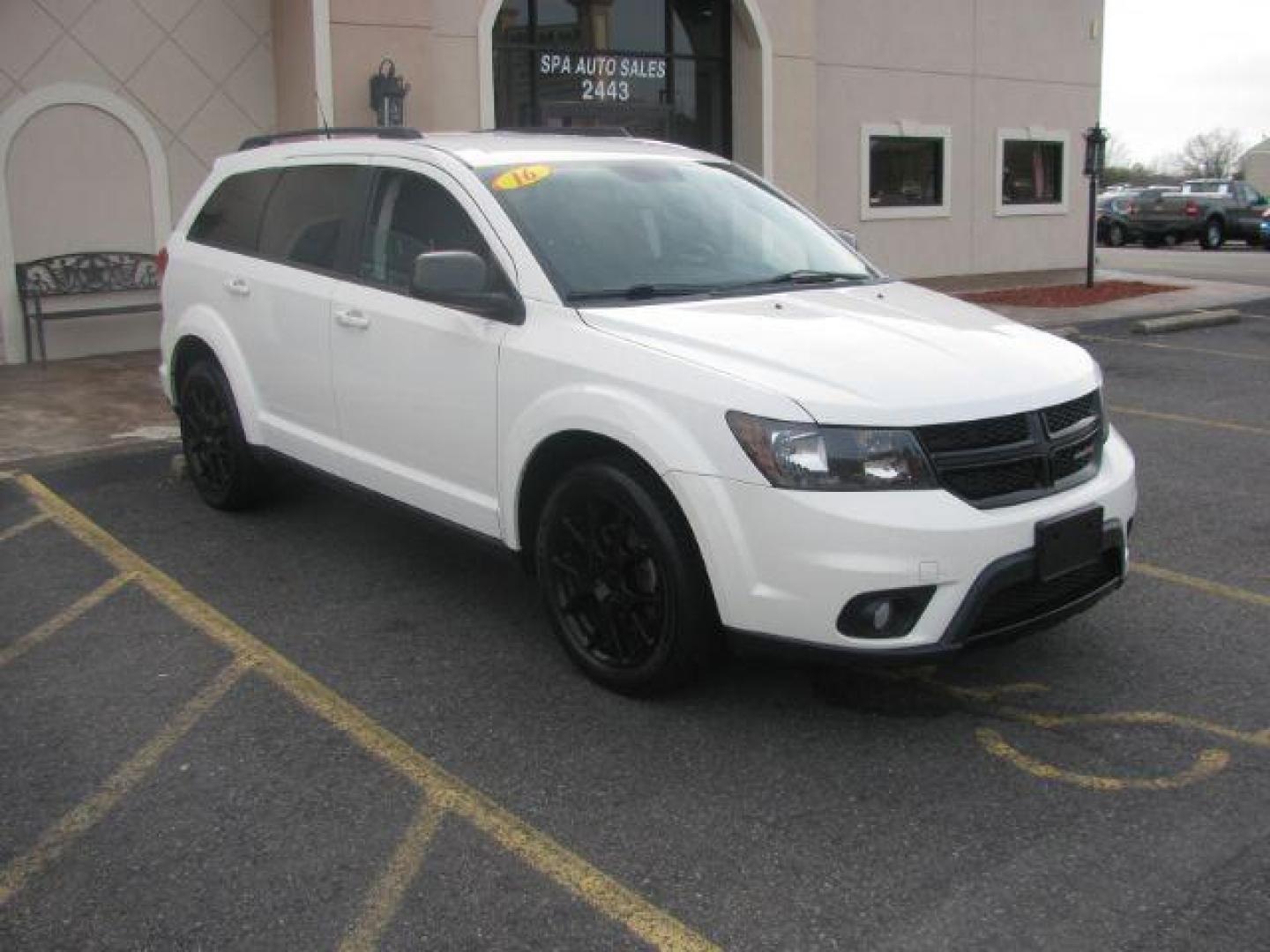 2016 White Dodge Journey SXT (3C4PDCBG6GT) with an 3.6L V6 DOHC 24V engine, 6-Speed Automatic transmission, located at 2443 Albert Pike, Hot Springs, AR, 71913, (501) 623-6255, 34.492222, -93.109993 - Photo#5