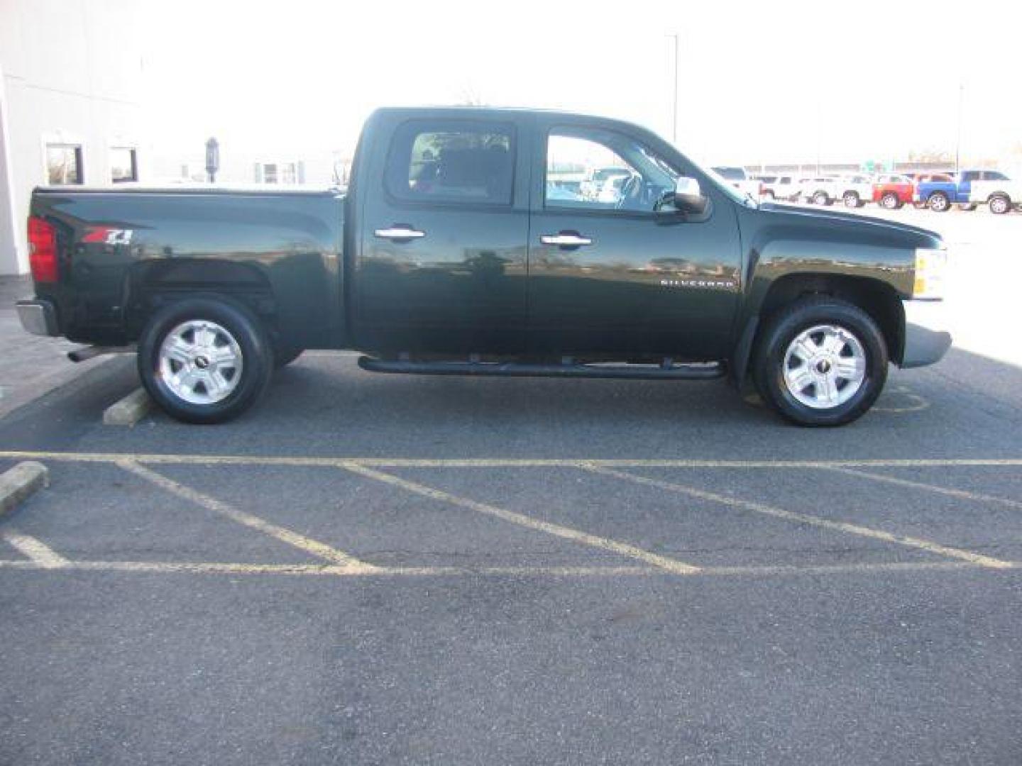 2013 Green Chevrolet Silverado 1500 LT Crew Cab 4WD (3GCPKSE70DG) with an 5.3L V8 OHV 16V FFV engine, located at 2443 Albert Pike, Hot Springs, AR, 71913, (501) 623-6255, 34.492222, -93.109993 - Photo#4