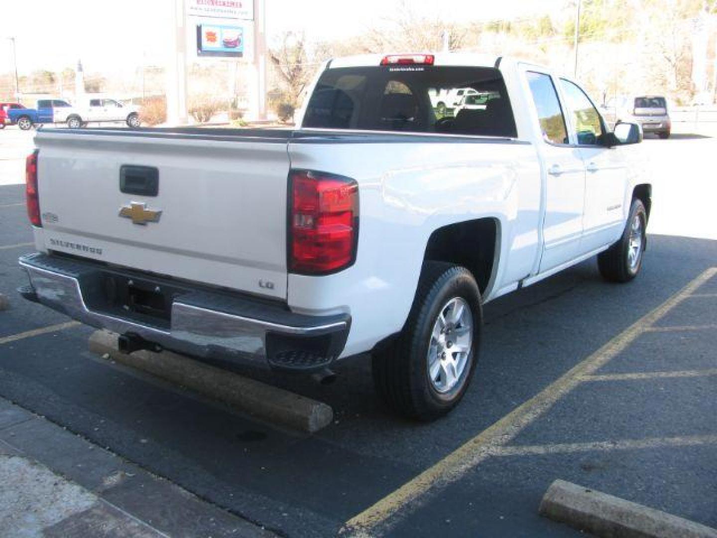 2019 White Chevrolet Silverado 1500 Work Truck Double Cab 2WD (2GCRCPEC3K1) with an 5.3L V8 OHV 16V engine, 6-Speed Automatic transmission, located at 2443 Albert Pike, Hot Springs, AR, 71913, (501) 623-6255, 34.492222, -93.109993 - Photo#4