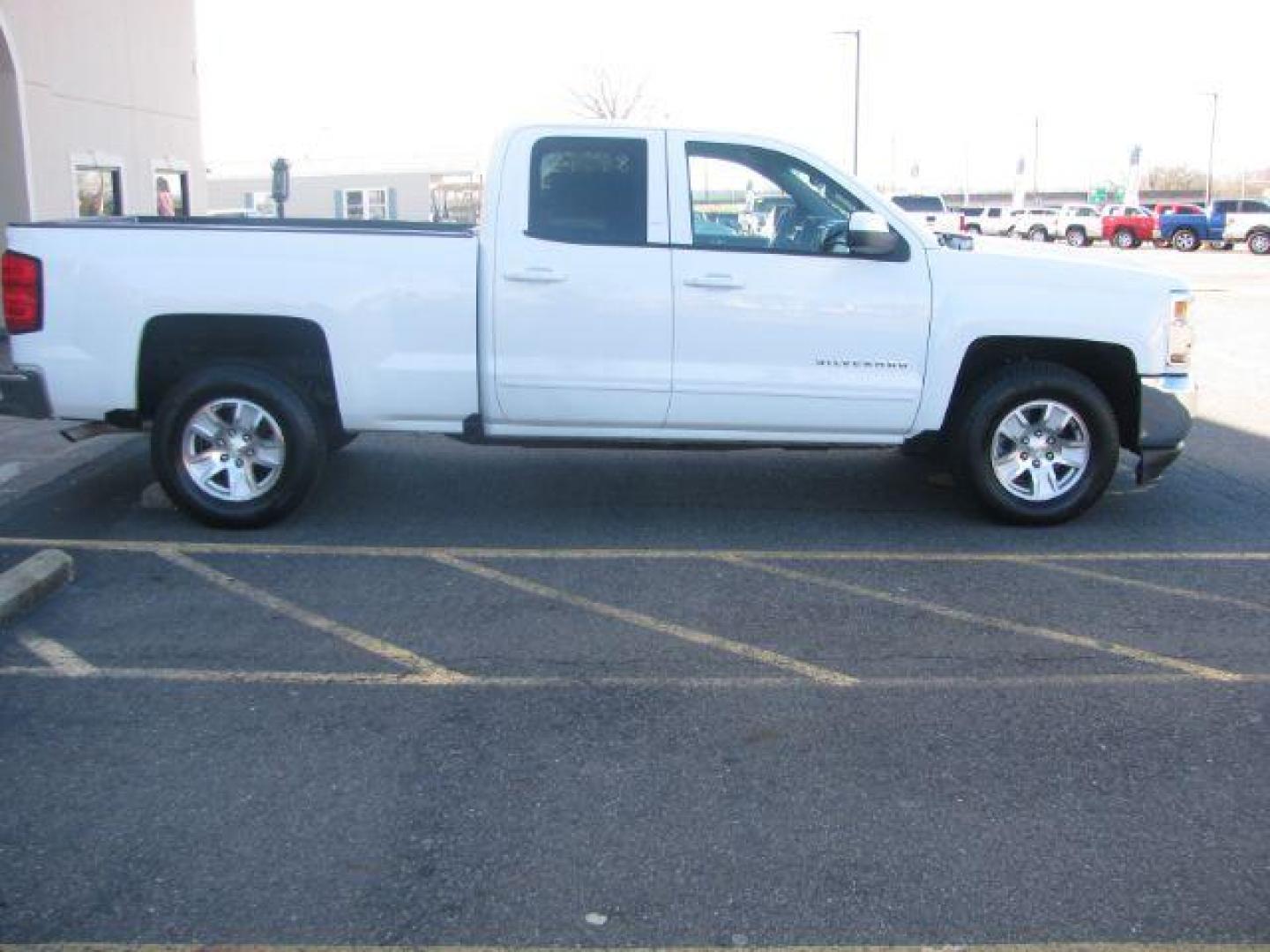 2019 White Chevrolet Silverado 1500 Work Truck Double Cab 2WD (2GCRCPEC3K1) with an 5.3L V8 OHV 16V engine, 6-Speed Automatic transmission, located at 2443 Albert Pike, Hot Springs, AR, 71913, (501) 623-6255, 34.492222, -93.109993 - Photo#5