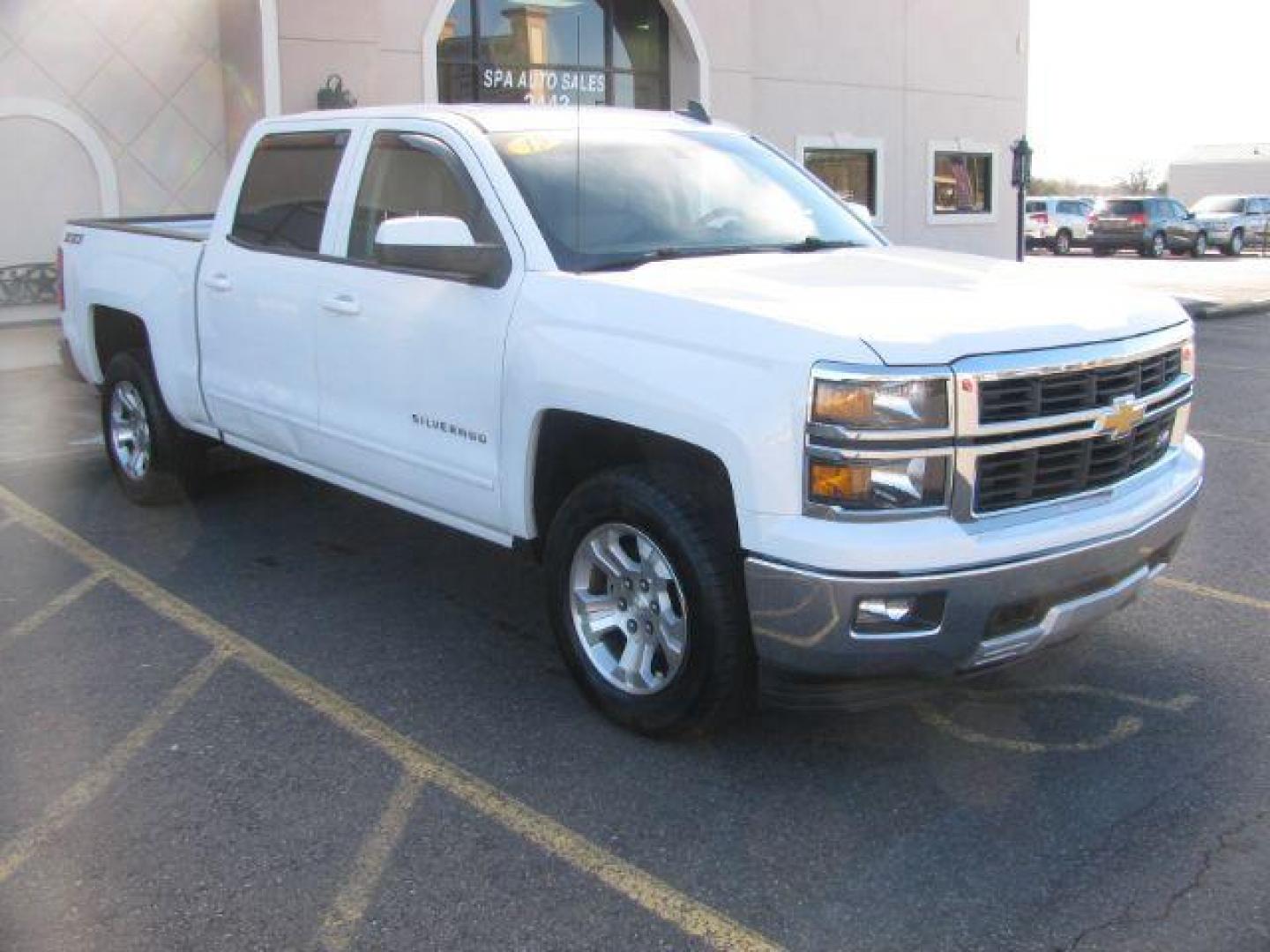 2015 White Chevrolet Silverado 1500 LT Crew Cab 4WD (3GCUKREC7FG) with an 5.3L V8 OHV 16V engine, 6-Speed Automatic transmission, located at 2443 Albert Pike, Hot Springs, AR, 71913, (501) 623-6255, 34.492222, -93.109993 - Photo#6