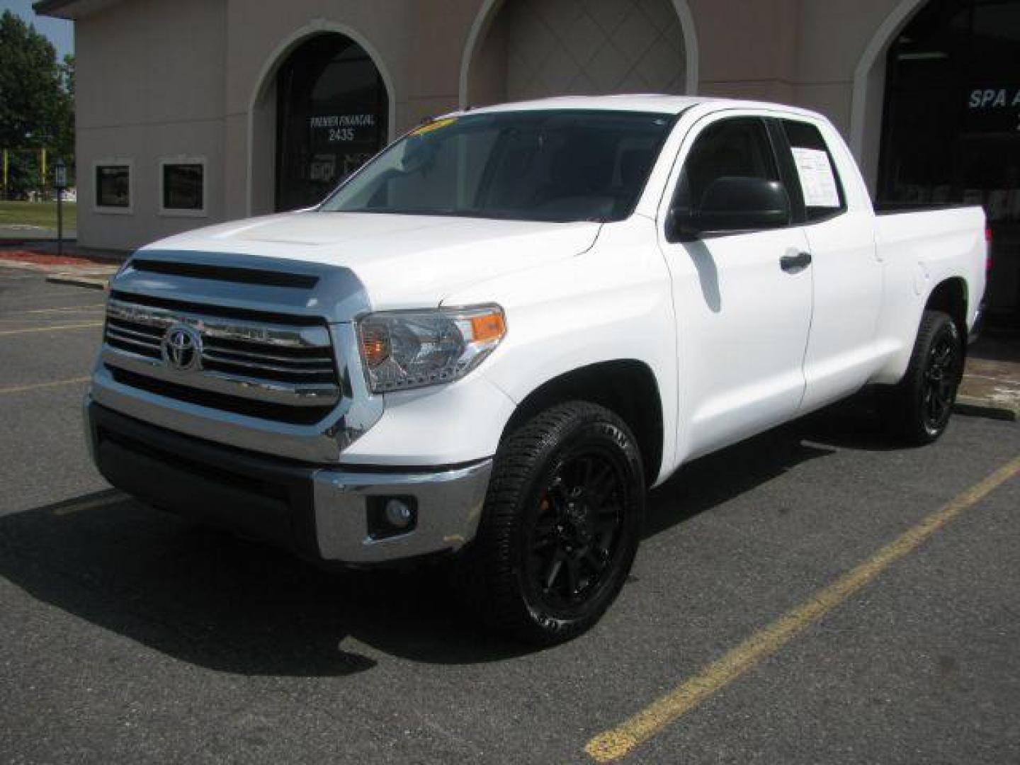 2016 White Toyota Tundra SR5 4.6L V8 Double Cab 2WD (5TFRM5F11GX) with an 4.6L V8 DOHC 32V engine, 6-Speed Automatic transmission, located at 2443 Albert Pike, Hot Springs, AR, 71913, (501) 623-6255, 34.492222, -93.109993 - Photo#0