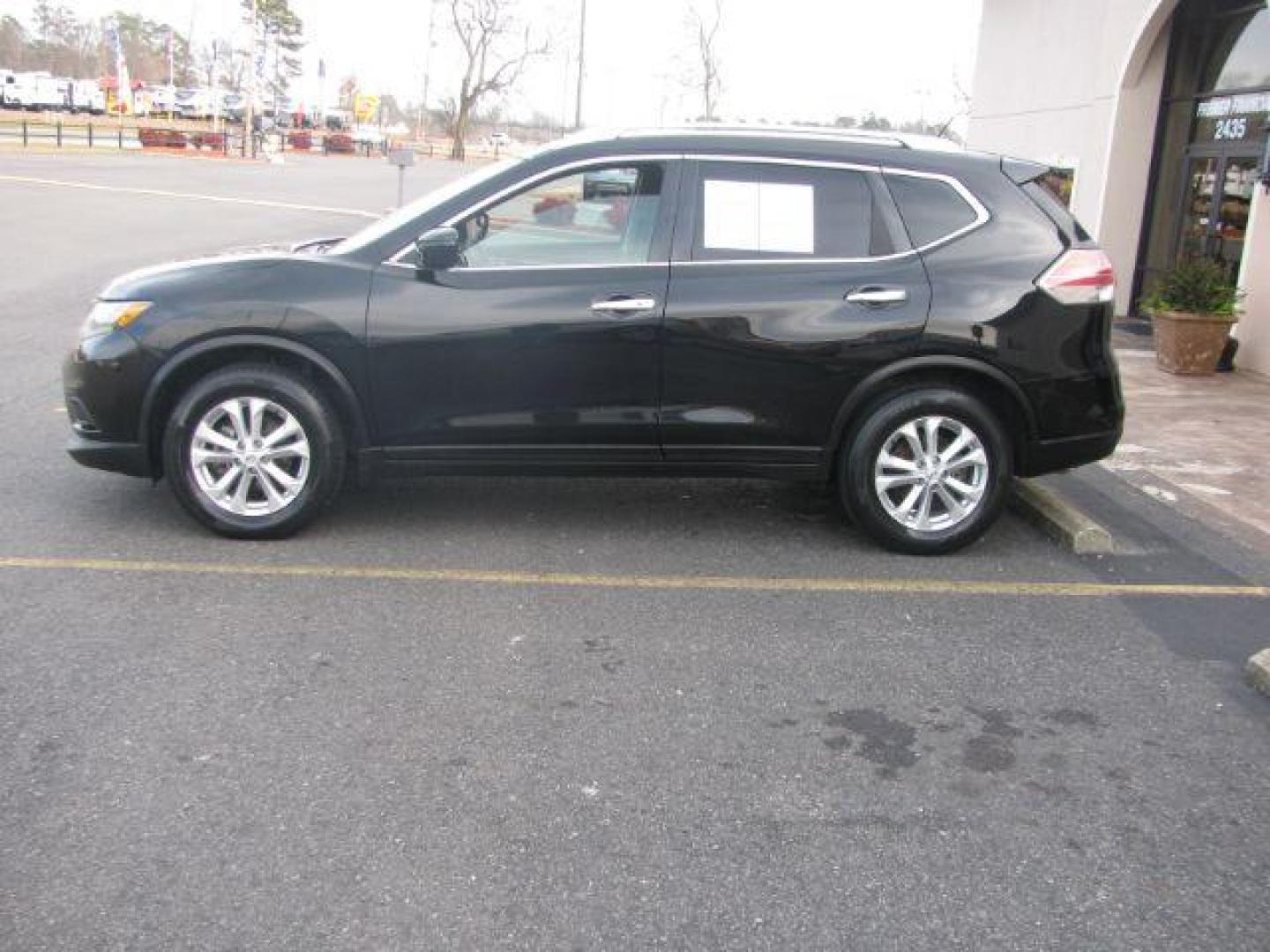 2016 Black Nissan Rogue S 2WD (5N1AT2MT7GC) with an 2.5L L4 DOHC 16V engine, Continuously Variable Transmission transmission, located at 2443 Albert Pike, Hot Springs, AR, 71913, (501) 623-6255, 34.492222, -93.109993 - Photo#1