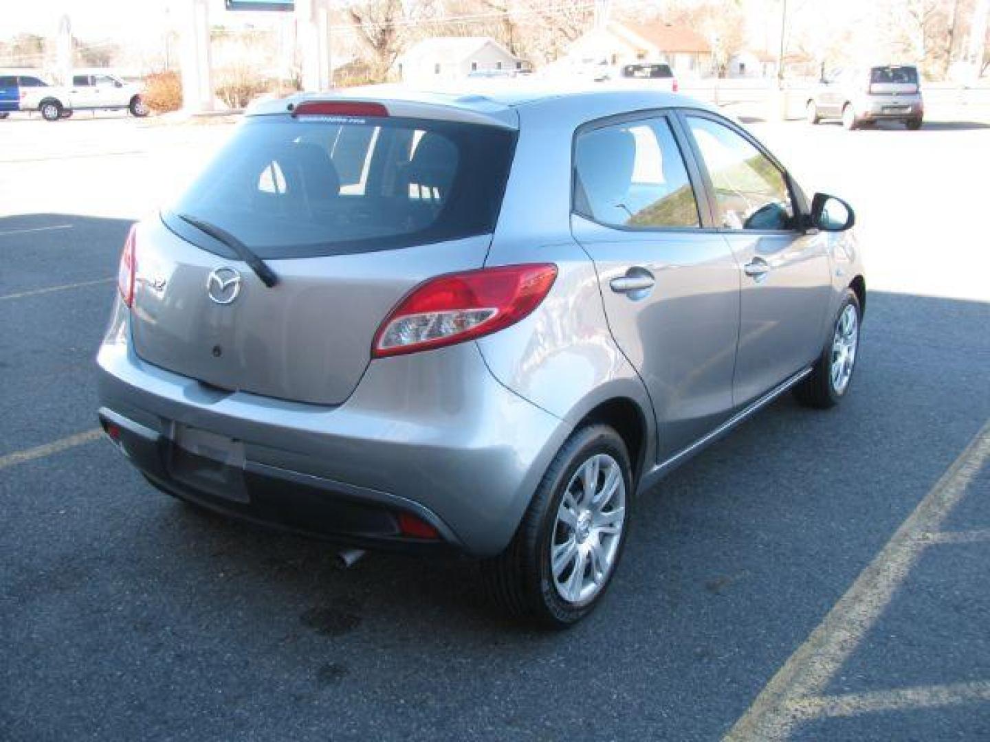 2014 Gray Mazda MAZDA2 Sport AT (JM1DE1KY8E0) with an 1.5L L4 DOHC 16V engine, 4-Speed Automatic transmission, located at 2443 Albert Pike, Hot Springs, AR, 71913, (501) 623-6255, 34.492222, -93.109993 - LISTED FEATURES MAY BE OPTIONAL AND NOT INCLUDED ON THIS VEHICLE!!! - Photo#3