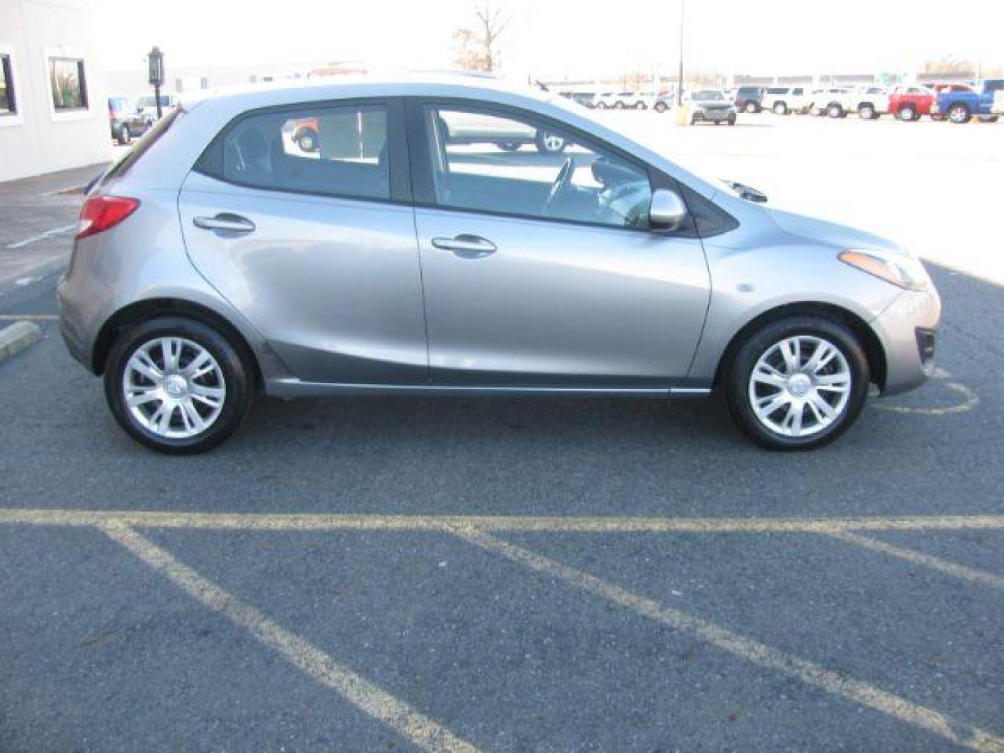 2014 Gray Mazda MAZDA2 Sport AT (JM1DE1KY8E0) with an 1.5L L4 DOHC 16V engine, 4-Speed Automatic transmission, located at 2443 Albert Pike, Hot Springs, AR, 71913, (501) 623-6255, 34.492222, -93.109993 - LISTED FEATURES MAY BE OPTIONAL AND NOT INCLUDED ON THIS VEHICLE!!! - Photo#4