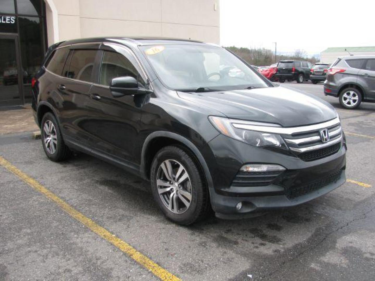 2016 Green Honda Pilot EXL 2WD (5FNYF5H59GB) with an 3.5L V6 SOHC 24V engine, 6-Speed Automatic transmission, located at 2443 Albert Pike, Hot Springs, AR, 71913, (501) 623-6255, 34.492222, -93.109993 - LISTED FEATURES MAY BE OPTIONAL AND NOT INCLUDED ON THIS VEHICLE!!! - Photo#5