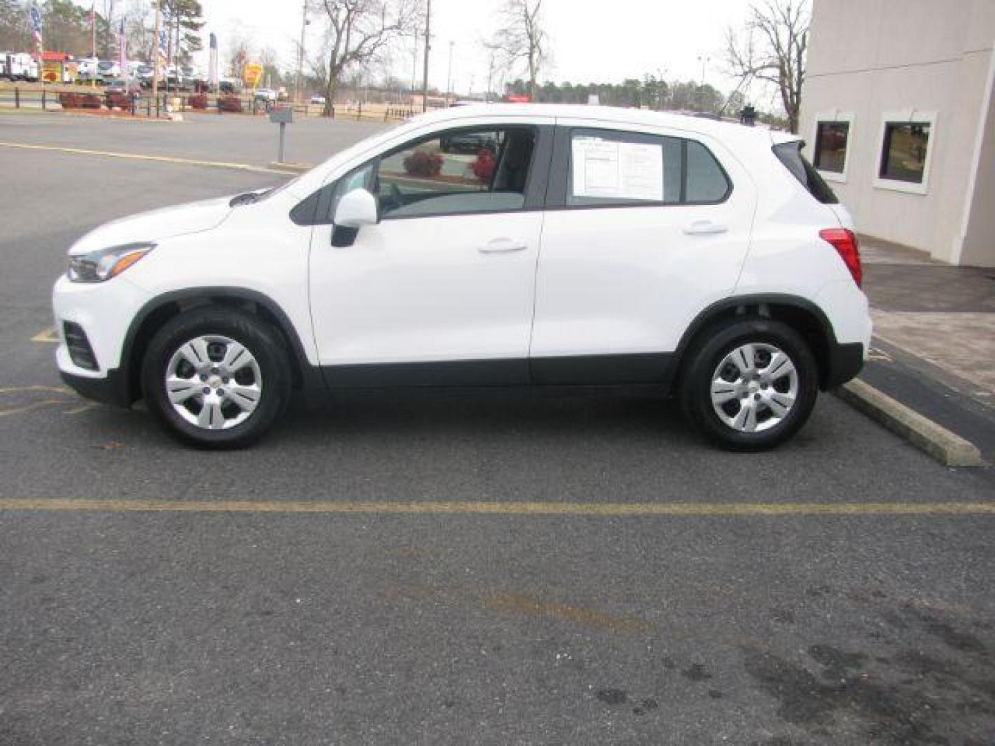 2018 White Chevrolet Trax LS FWD (3GNCJKSB5JL) with an 1.4L L4 DOHC 16V engine, 6-Speed Automatic transmission, located at 2443 Albert Pike, Hot Springs, AR, 71913, (501) 623-6255, 34.492222, -93.109993 - Photo#1