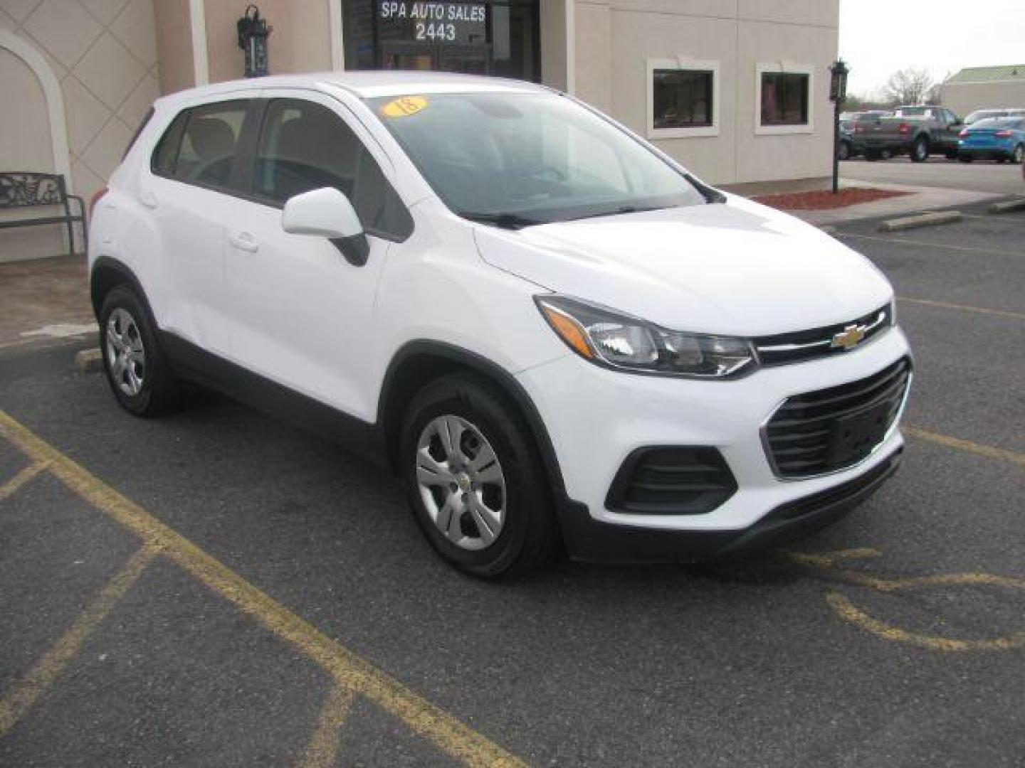 2018 White Chevrolet Trax LS FWD (3GNCJKSB5JL) with an 1.4L L4 DOHC 16V engine, 6-Speed Automatic transmission, located at 2443 Albert Pike, Hot Springs, AR, 71913, (501) 623-6255, 34.492222, -93.109993 - Photo#5