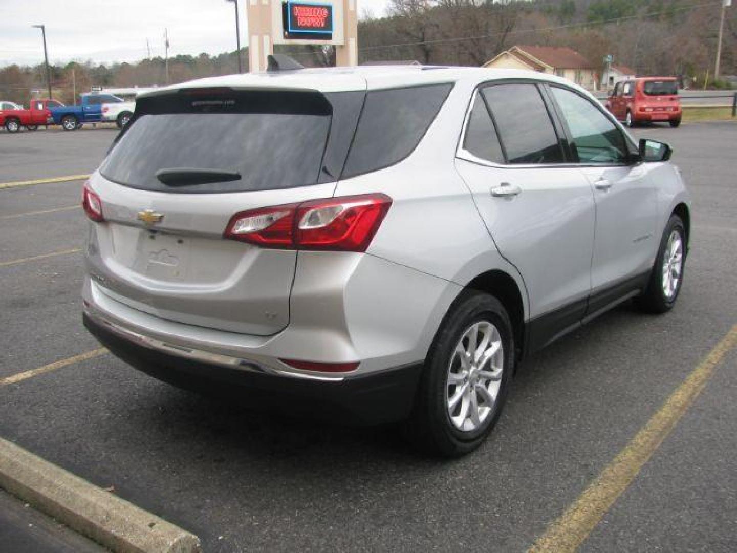 2018 Silver Chevrolet Equinox LT 2WD (3GNAXJEV0JL) with an 1.5L L4 DOHC 16V TURBO engine, 6-Speed Automatic transmission, located at 2443 Albert Pike, Hot Springs, AR, 71913, (501) 623-6255, 34.492222, -93.109993 - Photo#3