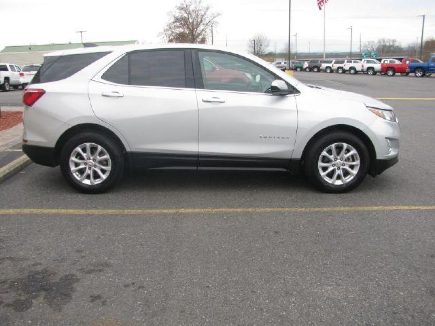 2018 Silver Chevrolet Equinox LT 2WD (3GNAXJEV0JL) with an 1.5L L4 DOHC 16V TURBO engine, 6-Speed Automatic transmission, located at 2443 Albert Pike, Hot Springs, AR, 71913, (501) 623-6255, 34.492222, -93.109993 - Photo#4