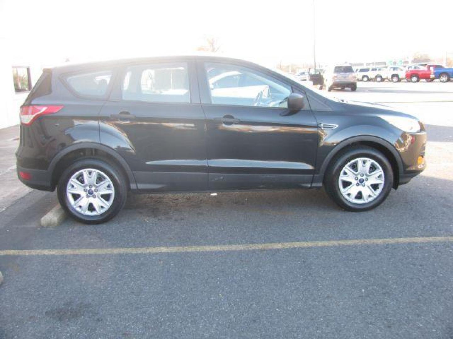 2013 Black Ford Escape S FWD (1FMCU0F7XDU) with an 2.5L L4 DOHC 16V engine, 6-Speed Automatic transmission, located at 2443 Albert Pike, Hot Springs, AR, 71913, (501) 623-6255, 34.492222, -93.109993 - Photo#4