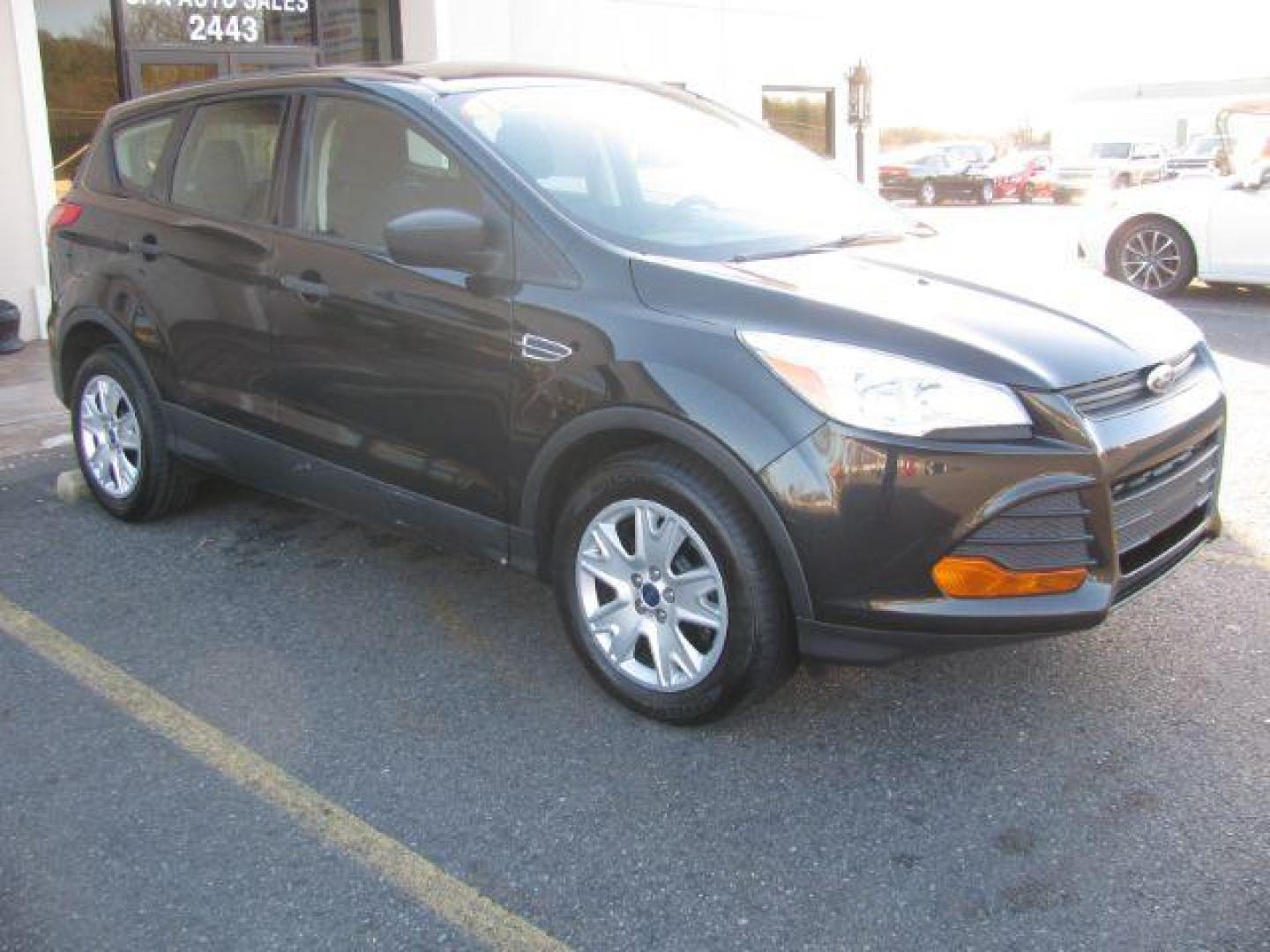 2013 Black Ford Escape S FWD (1FMCU0F7XDU) with an 2.5L L4 DOHC 16V engine, 6-Speed Automatic transmission, located at 2443 Albert Pike, Hot Springs, AR, 71913, (501) 623-6255, 34.492222, -93.109993 - Photo#5