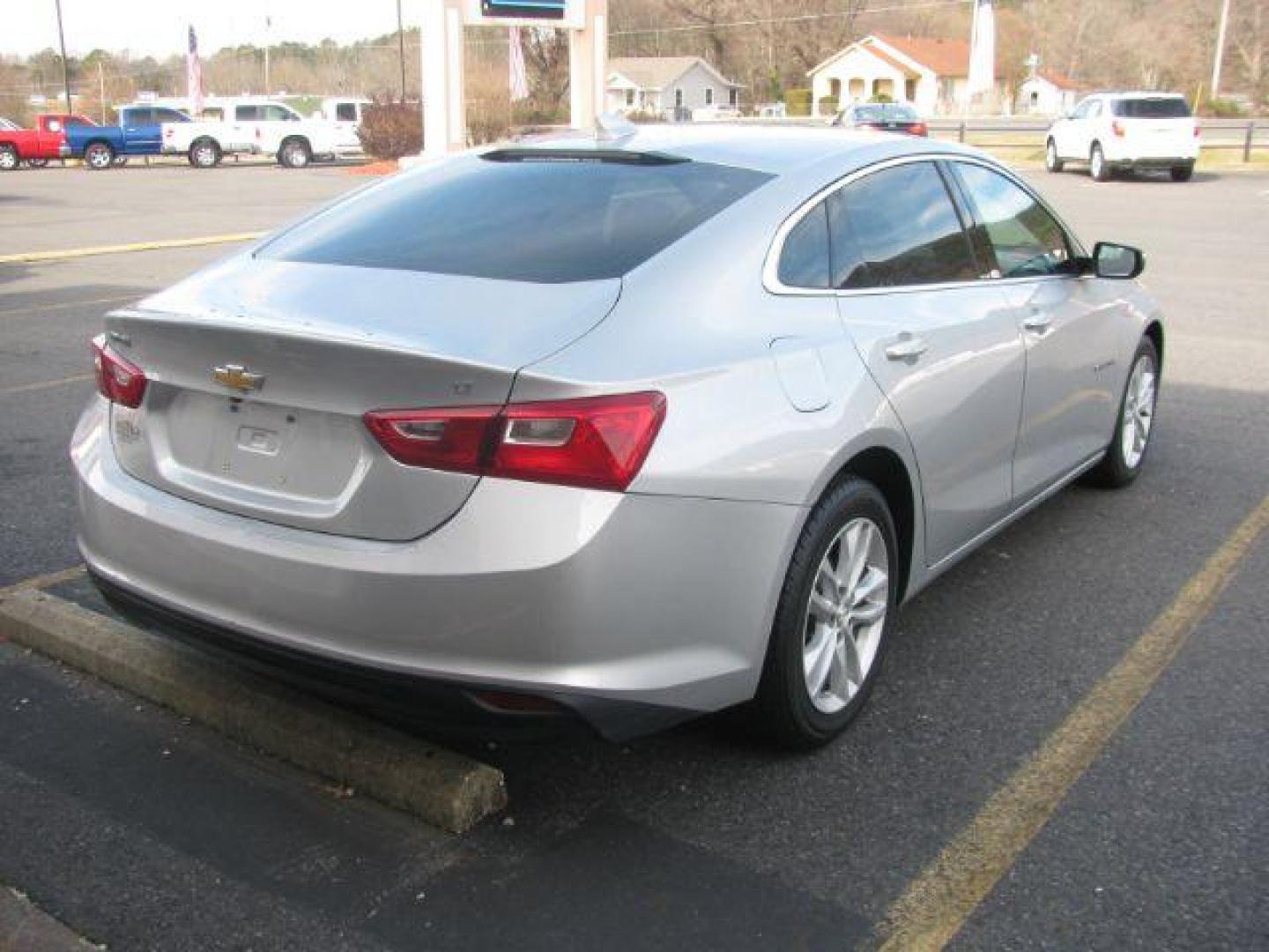 2018 Silver Chevrolet Malibu LT (1G1ZD5ST2JF) with an 1.5L L4 DOHC 16V engine, 6-Speed Automatic transmission, located at 2443 Albert Pike, Hot Springs, AR, 71913, (501) 623-6255, 34.492222, -93.109993 - Photo#3