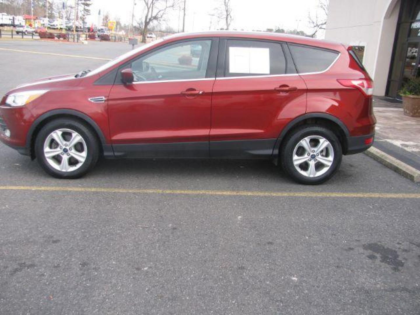 2016 Maroon Ford Escape SE FWD (1FMCU0G71GU) with an 2.5L L4 DOHC 16V engine, 6-Speed Automatic transmission, located at 2443 Albert Pike, Hot Springs, AR, 71913, (501) 623-6255, 34.492222, -93.109993 - Photo#1