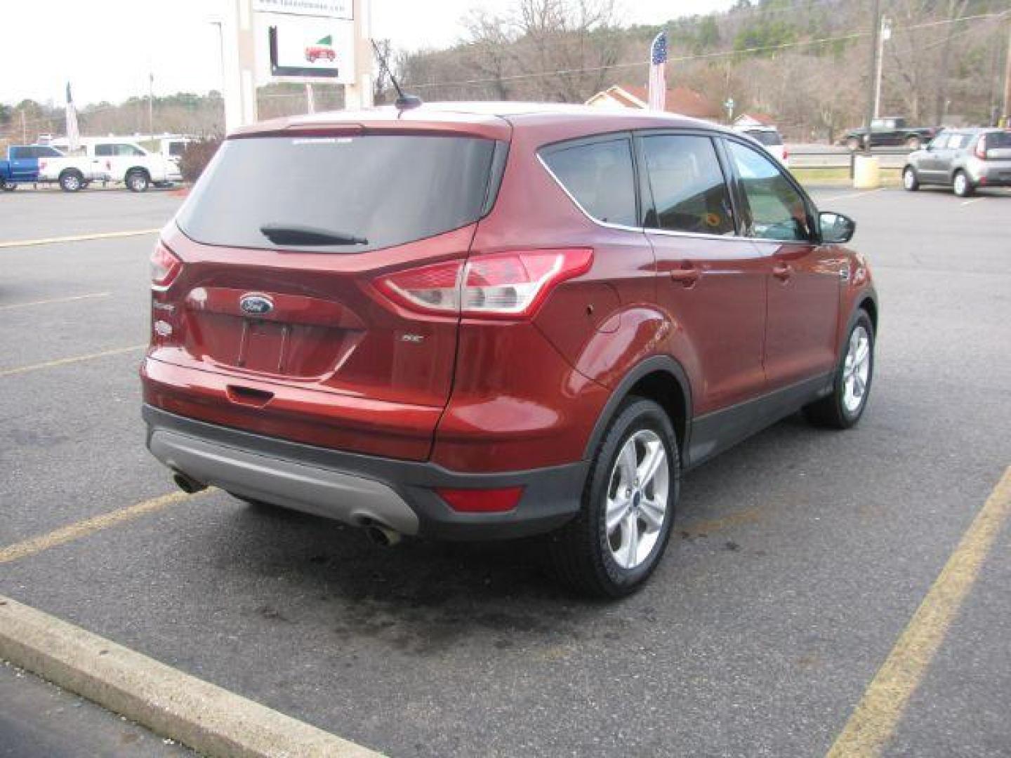 2016 Maroon Ford Escape SE FWD (1FMCU0G71GU) with an 2.5L L4 DOHC 16V engine, 6-Speed Automatic transmission, located at 2443 Albert Pike, Hot Springs, AR, 71913, (501) 623-6255, 34.492222, -93.109993 - Photo#3