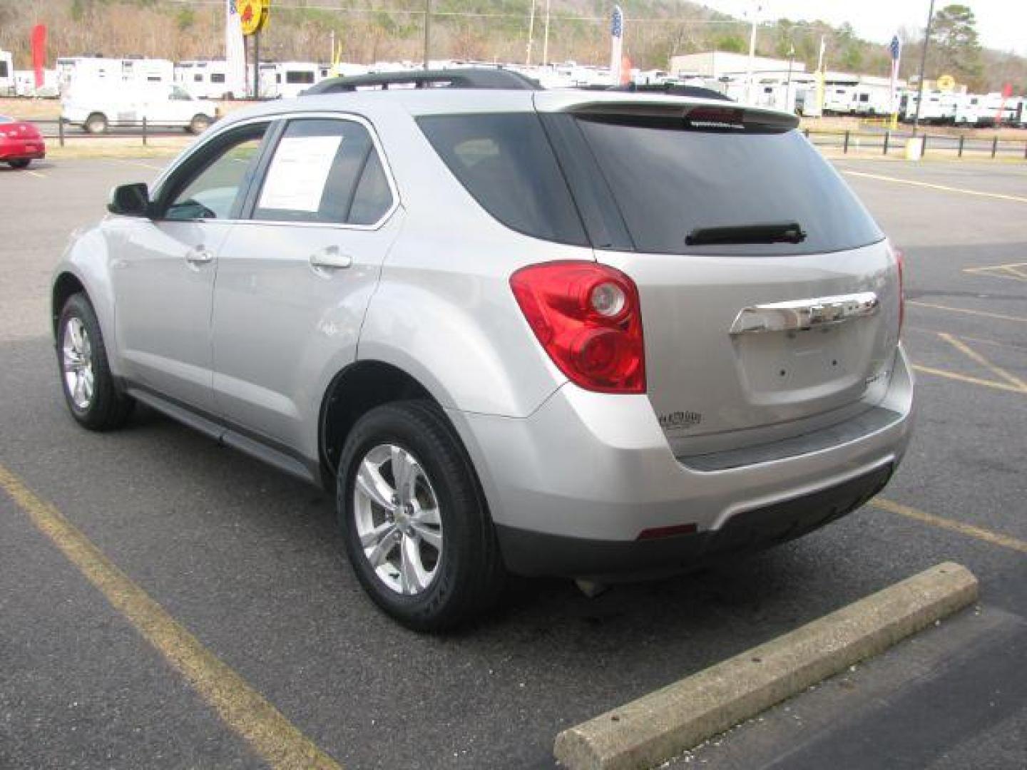 2011 Silver Chevrolet Equinox 1LT 2WD (2GNALDEC6B1) with an 2.4L L4 DOHC 16V engine, 6-Speed Automatic transmission, located at 2443 Albert Pike, Hot Springs, AR, 71913, (501) 623-6255, 34.492222, -93.109993 - LISTED FEATURES MAY BE OPTIONAL AND NOT INCLUDED ON THIS VEHICLE!!! - Photo#2