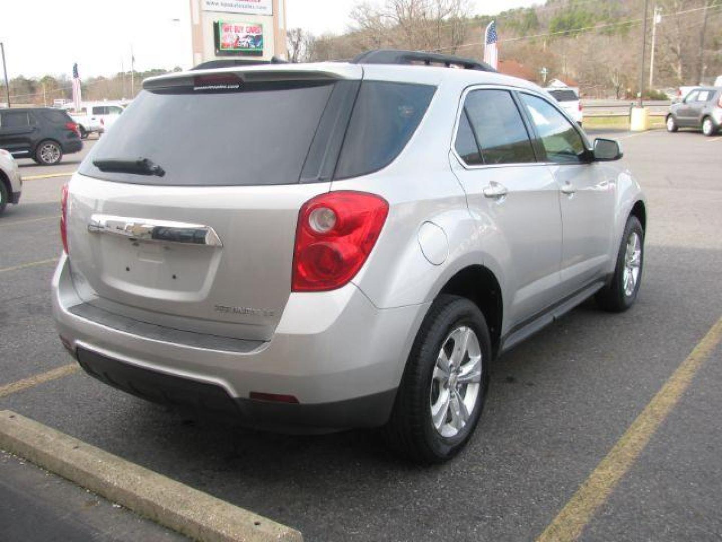 2011 Silver Chevrolet Equinox 1LT 2WD (2GNALDEC6B1) with an 2.4L L4 DOHC 16V engine, 6-Speed Automatic transmission, located at 2443 Albert Pike, Hot Springs, AR, 71913, (501) 623-6255, 34.492222, -93.109993 - LISTED FEATURES MAY BE OPTIONAL AND NOT INCLUDED ON THIS VEHICLE!!! - Photo#3