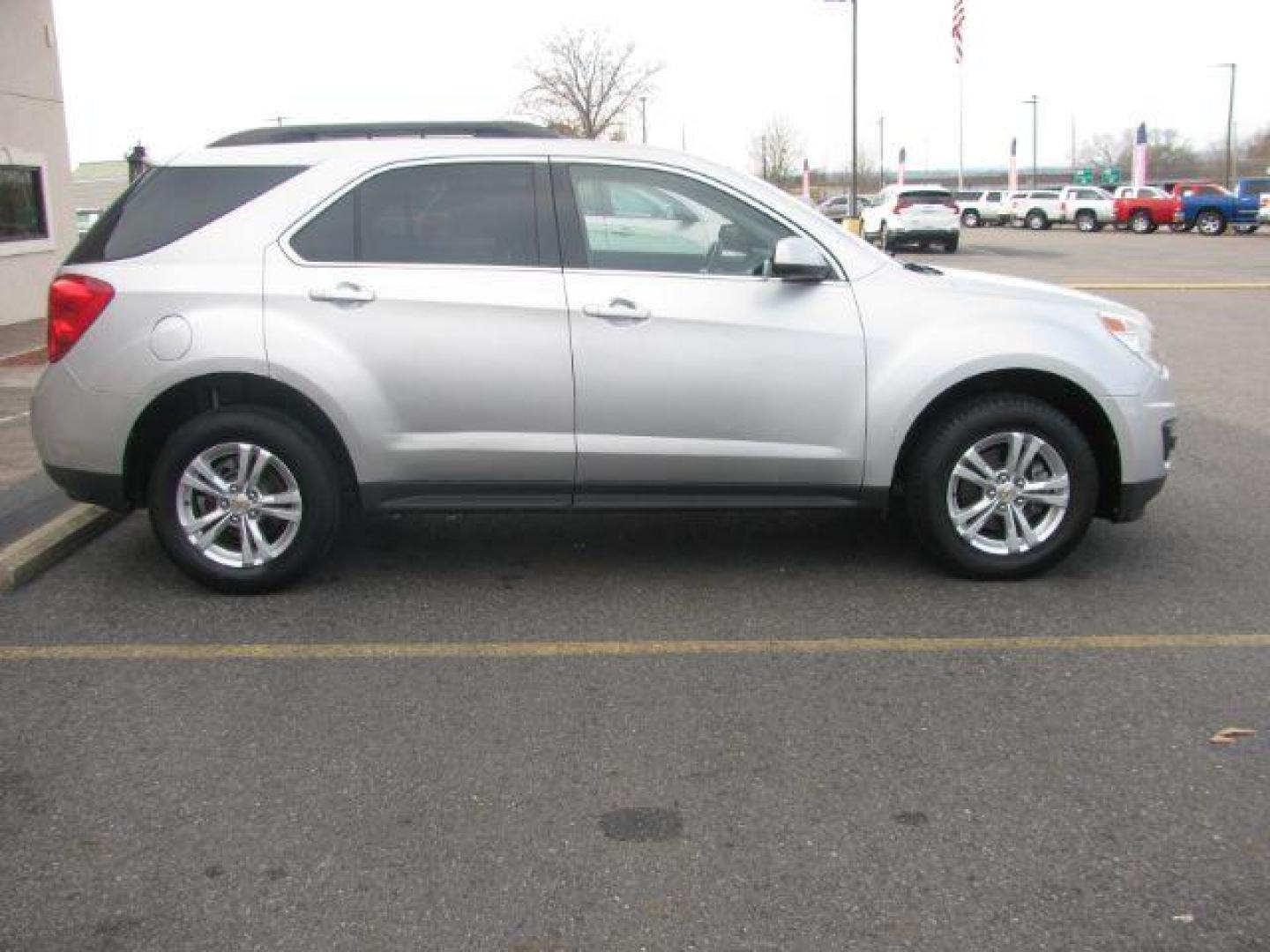 2011 Silver Chevrolet Equinox 1LT 2WD (2GNALDEC6B1) with an 2.4L L4 DOHC 16V engine, 6-Speed Automatic transmission, located at 2443 Albert Pike, Hot Springs, AR, 71913, (501) 623-6255, 34.492222, -93.109993 - LISTED FEATURES MAY BE OPTIONAL AND NOT INCLUDED ON THIS VEHICLE!!! - Photo#4