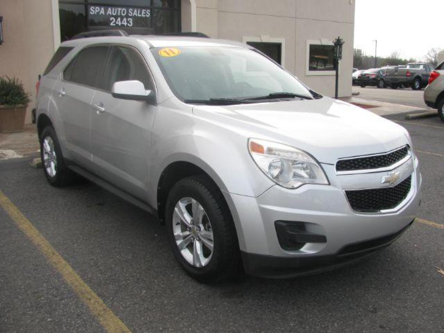 2011 Silver Chevrolet Equinox 1LT 2WD (2GNALDEC6B1) with an 2.4L L4 DOHC 16V engine, 6-Speed Automatic transmission, located at 2443 Albert Pike, Hot Springs, AR, 71913, (501) 623-6255, 34.492222, -93.109993 - LISTED FEATURES MAY BE OPTIONAL AND NOT INCLUDED ON THIS VEHICLE!!! - Photo#5