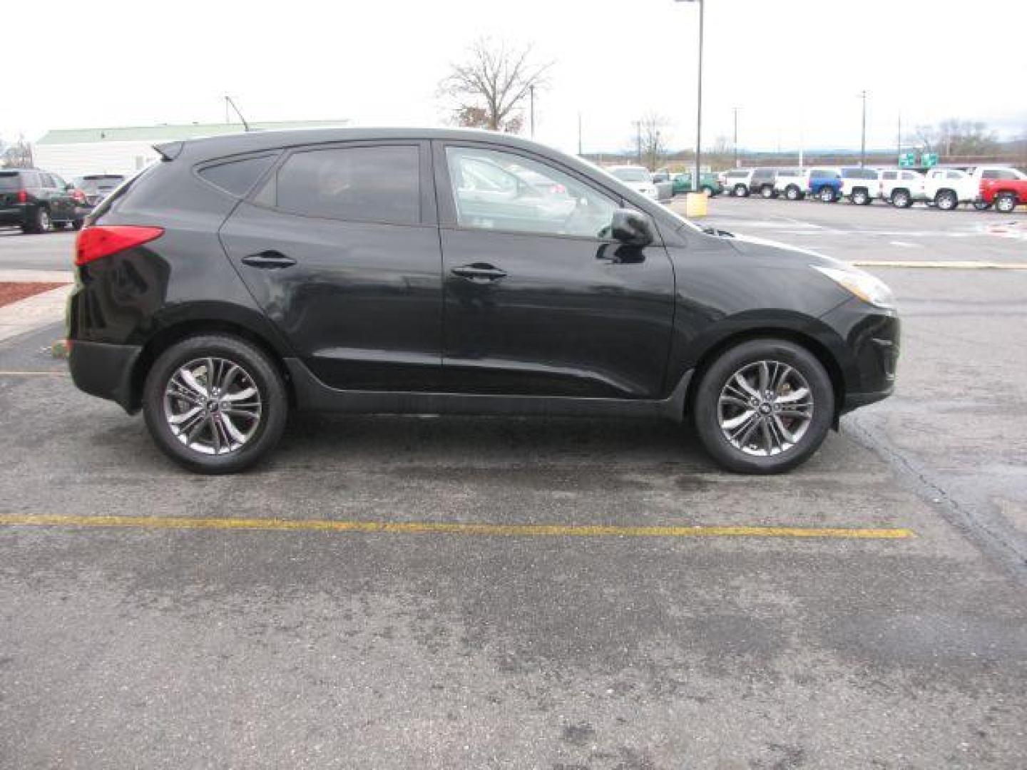 2015 Black Hyundai Tucson GLS FWD (KM8JT3AF3FU) with an 2.0L L4 DOHC 16V engine, 6-Speed Automatic transmission, located at 2443 Albert Pike, Hot Springs, AR, 71913, (501) 623-6255, 34.492222, -93.109993 - Photo#4