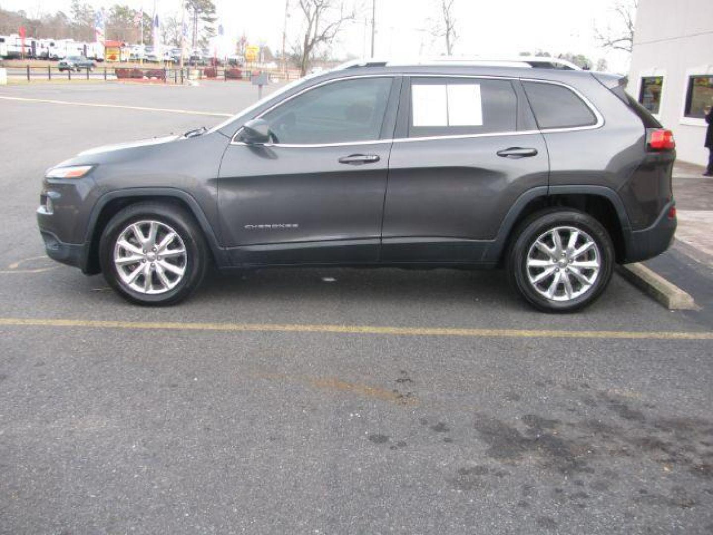 2015 Gray Jeep Cherokee Limited FWD (1C4PJLDS4FW) with an 3.2L V6 DOHC 24V engine, 9-Speed Automatic transmission, located at 2443 Albert Pike, Hot Springs, AR, 71913, (501) 623-6255, 34.492222, -93.109993 - Photo#1