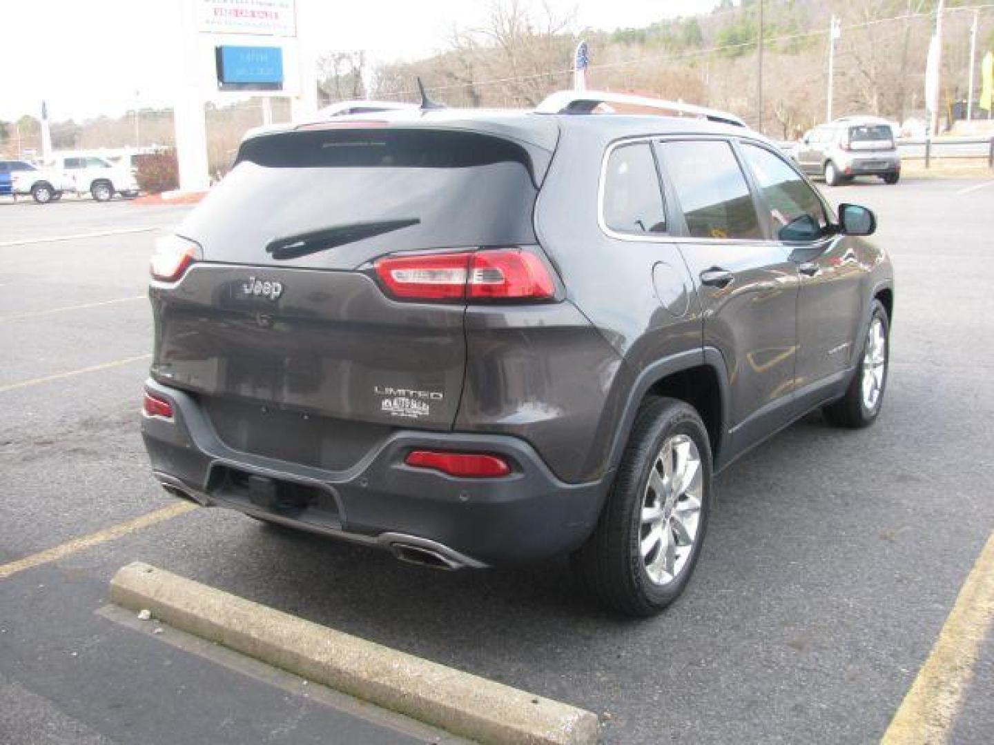 2015 Gray Jeep Cherokee Limited FWD (1C4PJLDS4FW) with an 3.2L V6 DOHC 24V engine, 9-Speed Automatic transmission, located at 2443 Albert Pike, Hot Springs, AR, 71913, (501) 623-6255, 34.492222, -93.109993 - Photo#3