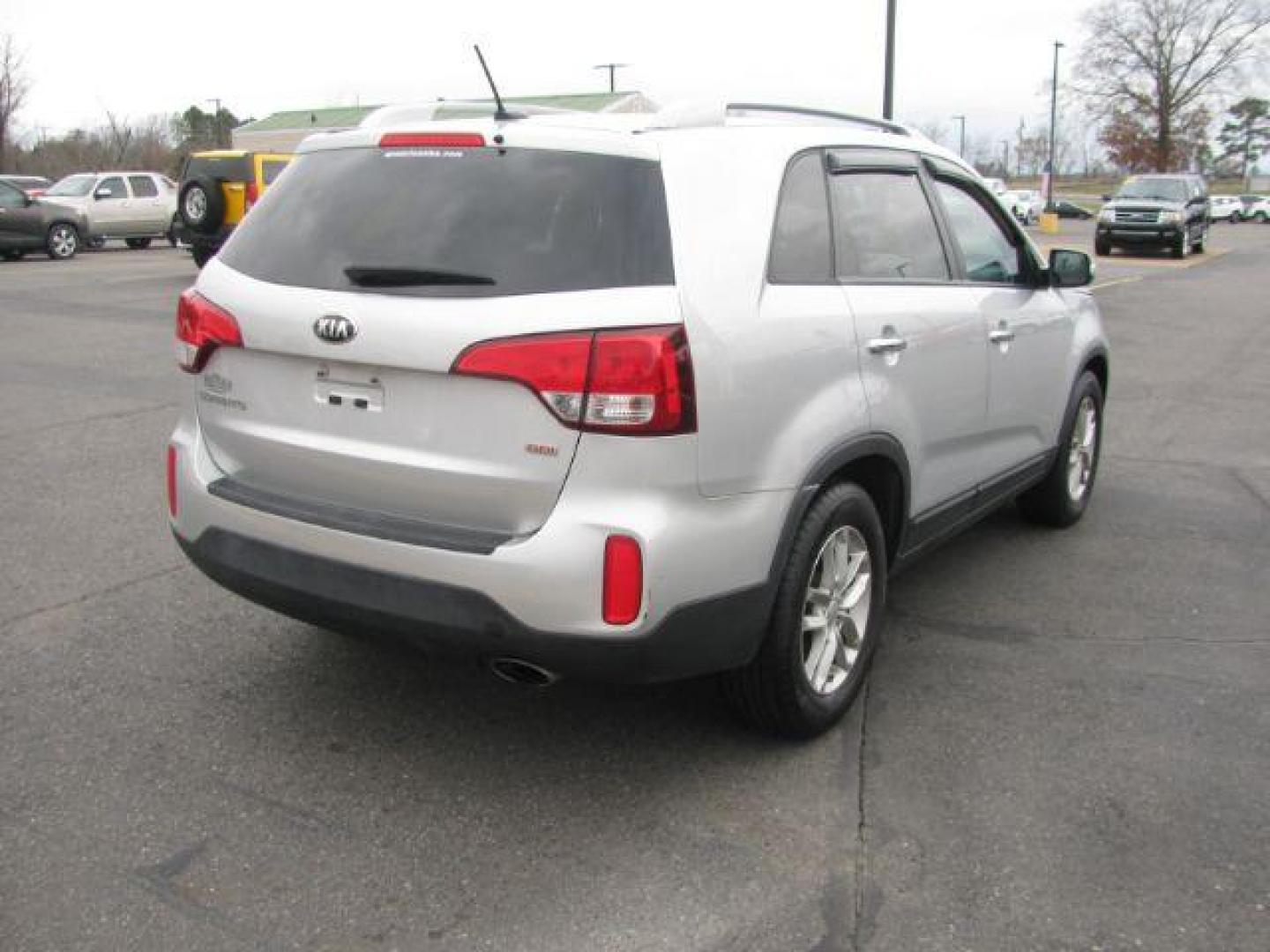 2014 Silver Kia Sorento LX V6 FWD (5XYKT4A70EG) with an 3.3L V6 DOHC 24V engine, 6-Speed Automatic transmission, located at 2443 Albert Pike, Hot Springs, AR, 71913, (501) 623-6255, 34.492222, -93.109993 - Photo#3