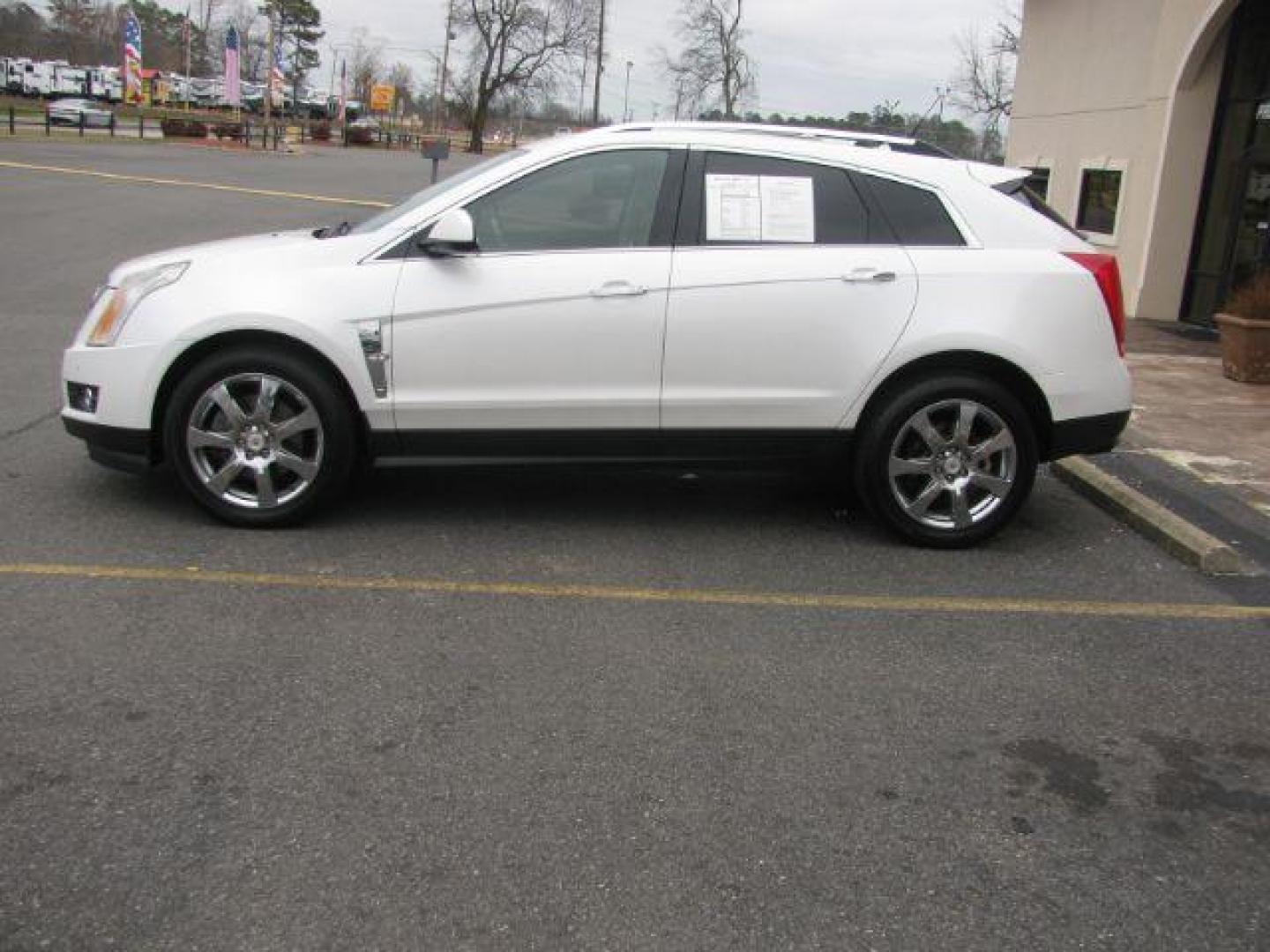 2012 White Cadillac SRX Performance (3GYFNBE32CS) with an 3.6L V6 DOHC 24V FFV engine, 6-Speed Automatic transmission, located at 2443 Albert Pike, Hot Springs, AR, 71913, (501) 623-6255, 34.492222, -93.109993 - Photo#1